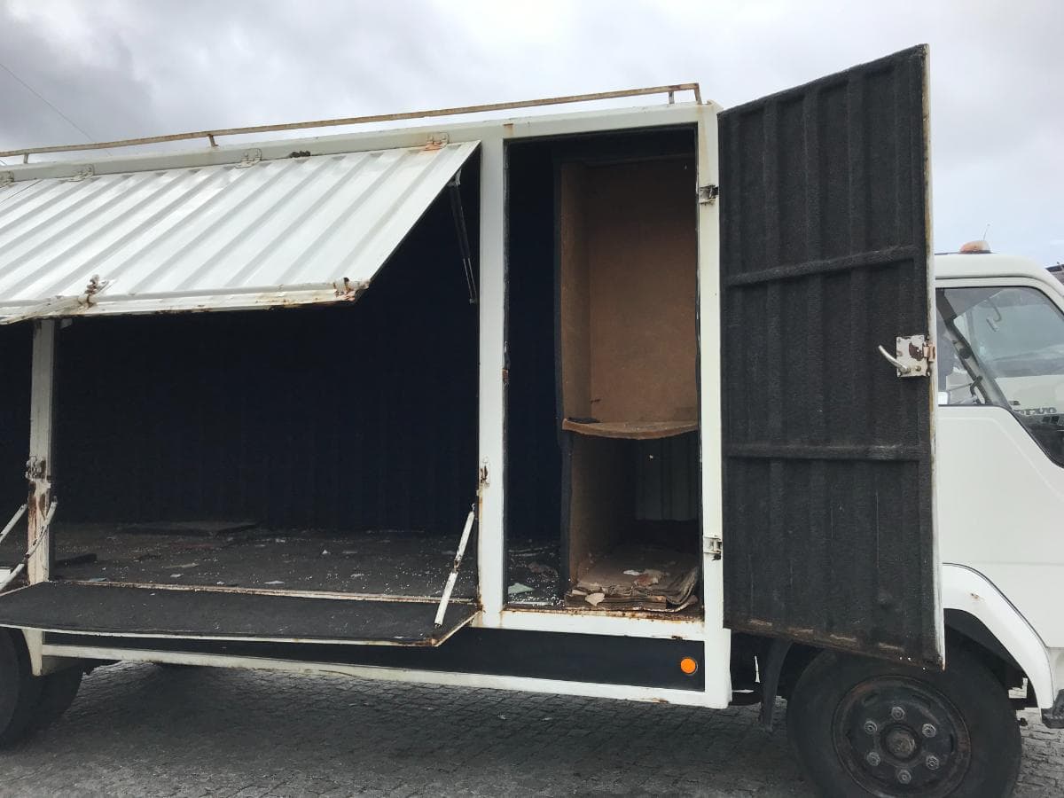 Mitsubishi Canter FH 100 · Com Porta Lateral · Ano 1990 — imagen 9