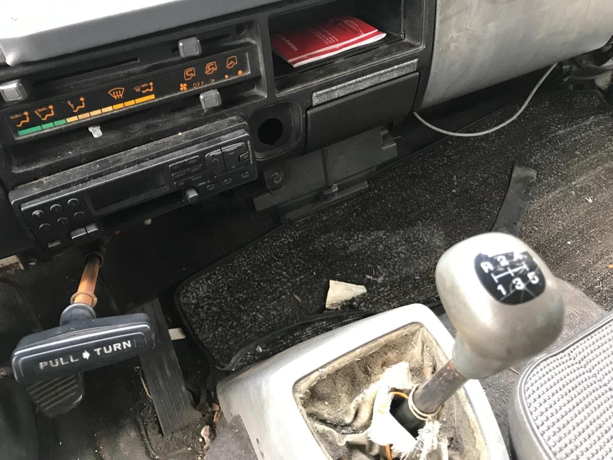 Mitsubishi Canter FH 100 · Com Porta Lateral · Ano 1990 — imagen 21