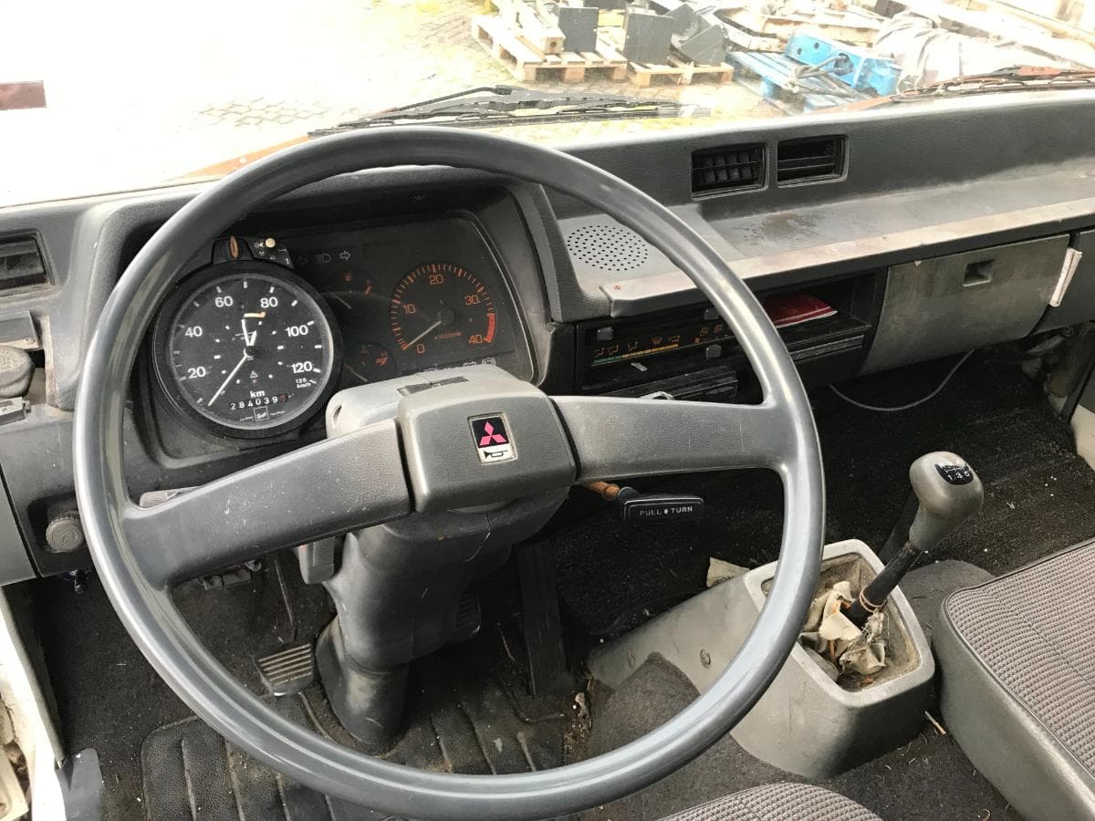 Mitsubishi Canter FH 100 · Com Porta Lateral · Ano 1990 — imagen 22