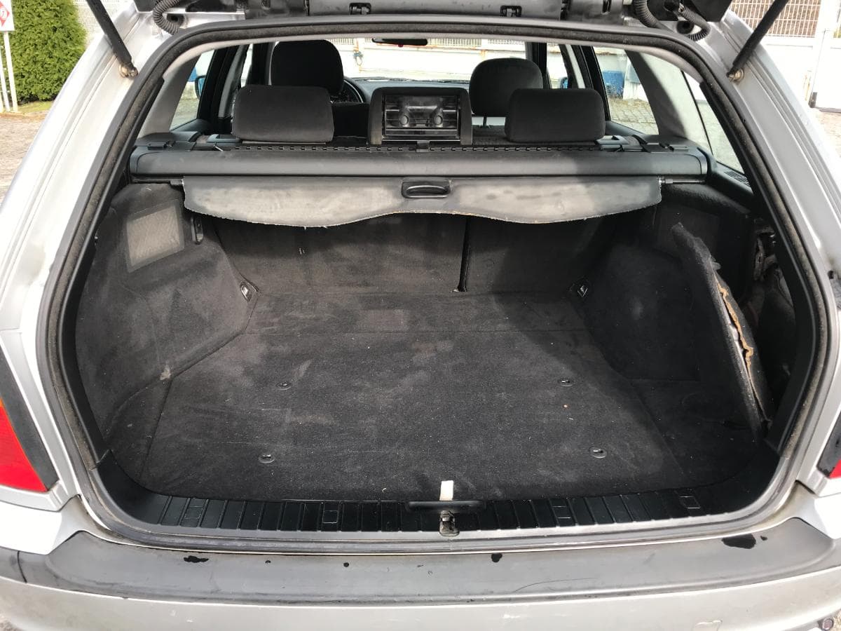 BMW 320D Touring · Ano 2001 — imagem 9