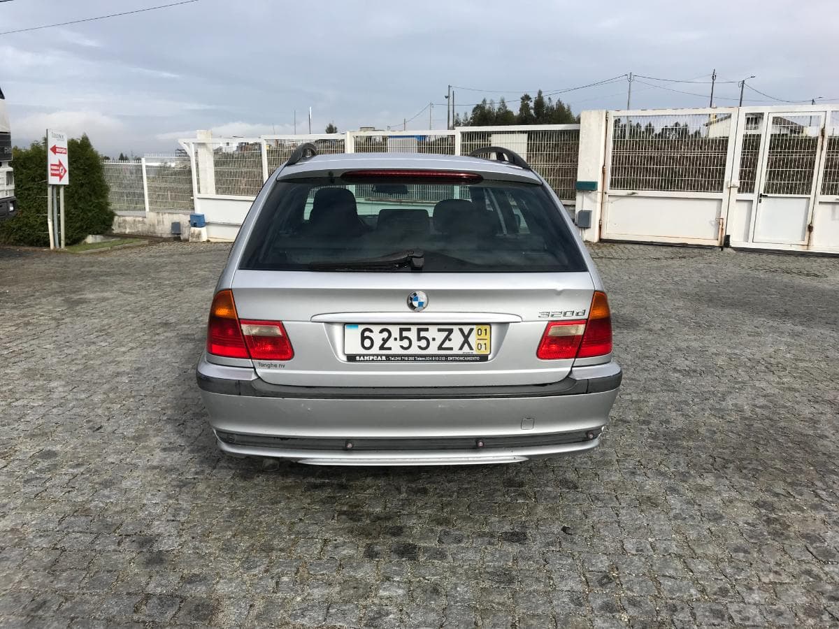 BMW 320D Touring · Ano 2001 — imagem 7