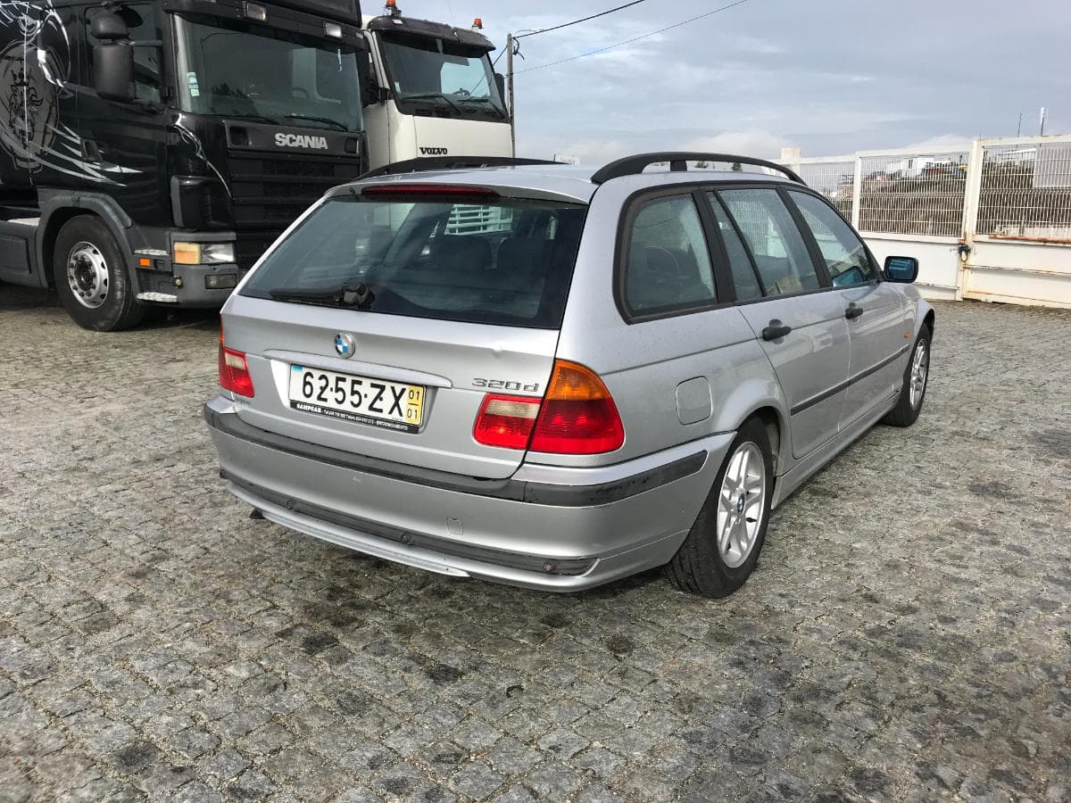 BMW 320D Touring · Ano 2001 — imagem 10
