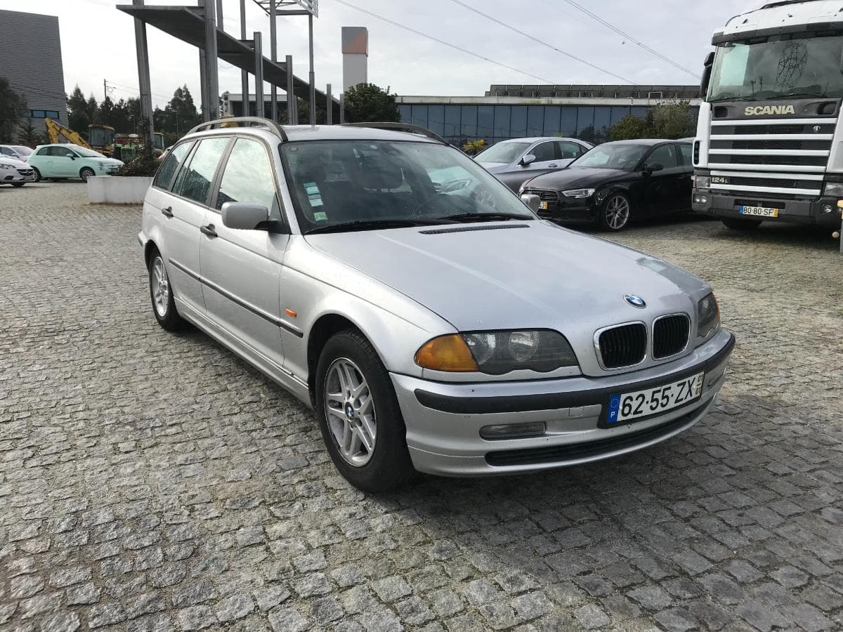 BMW 320D Touring · Ano 2001 — imagem 1