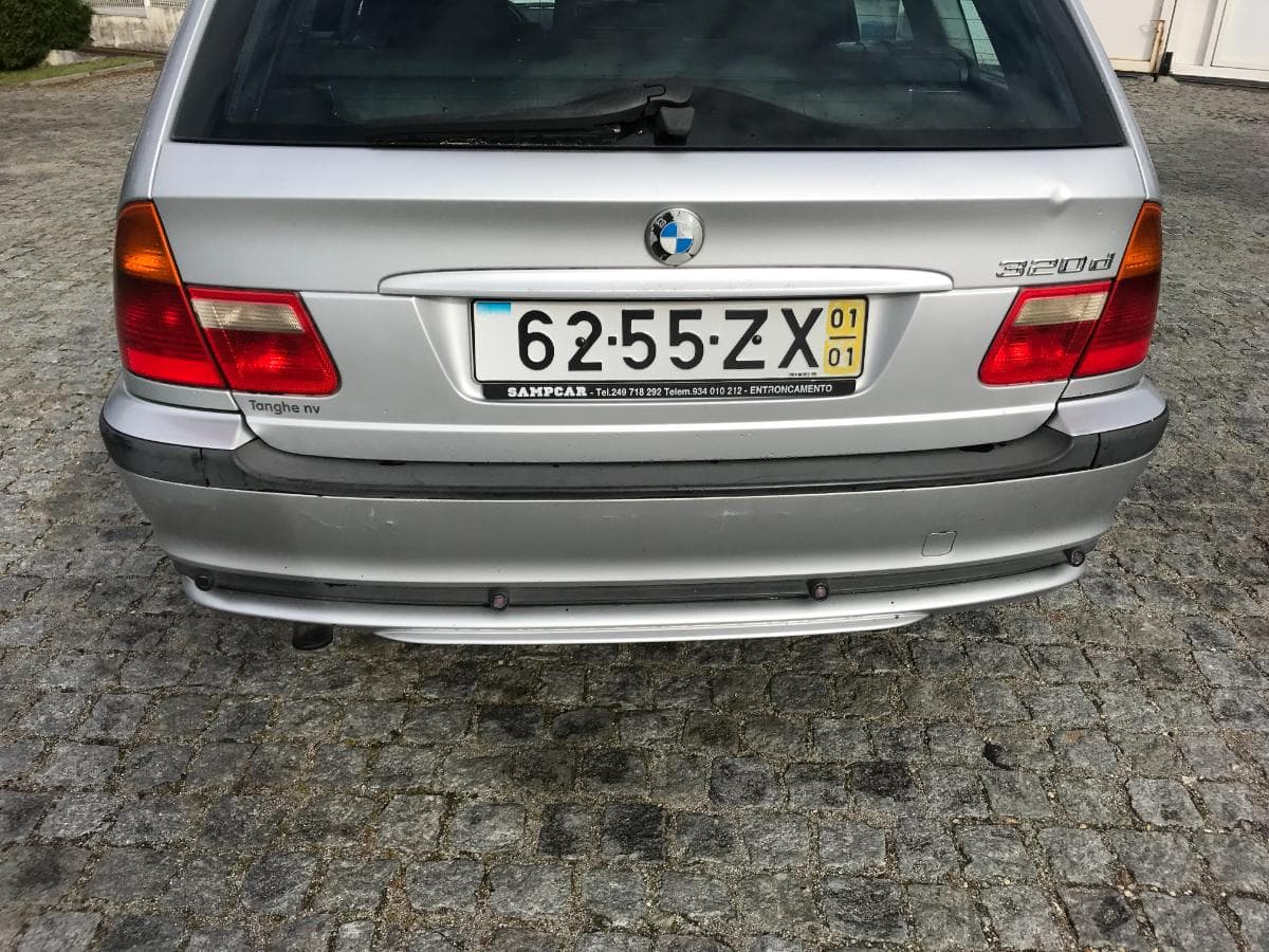 BMW 320D Touring · Ano 2001 — imagem 8