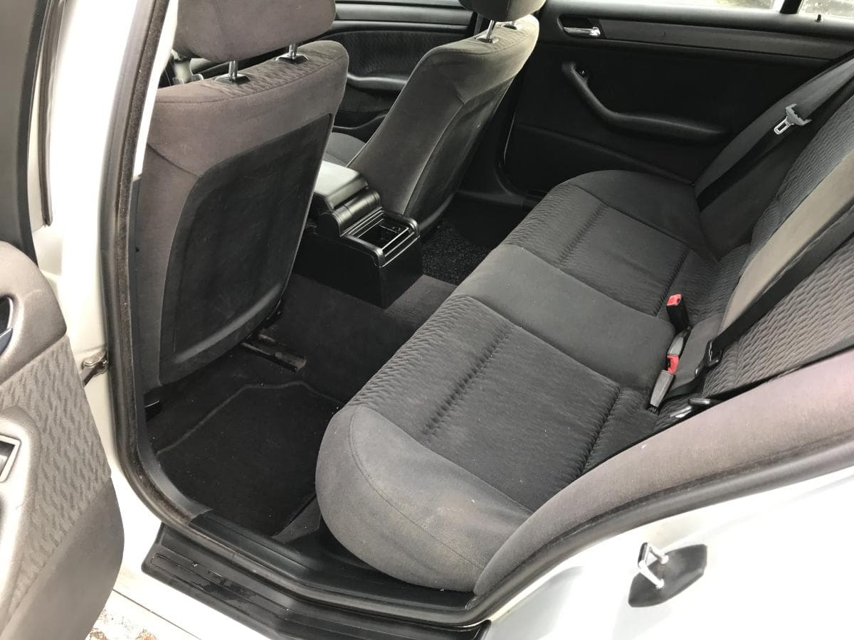 BMW 320D Touring · Ano 2001 — imagem 18