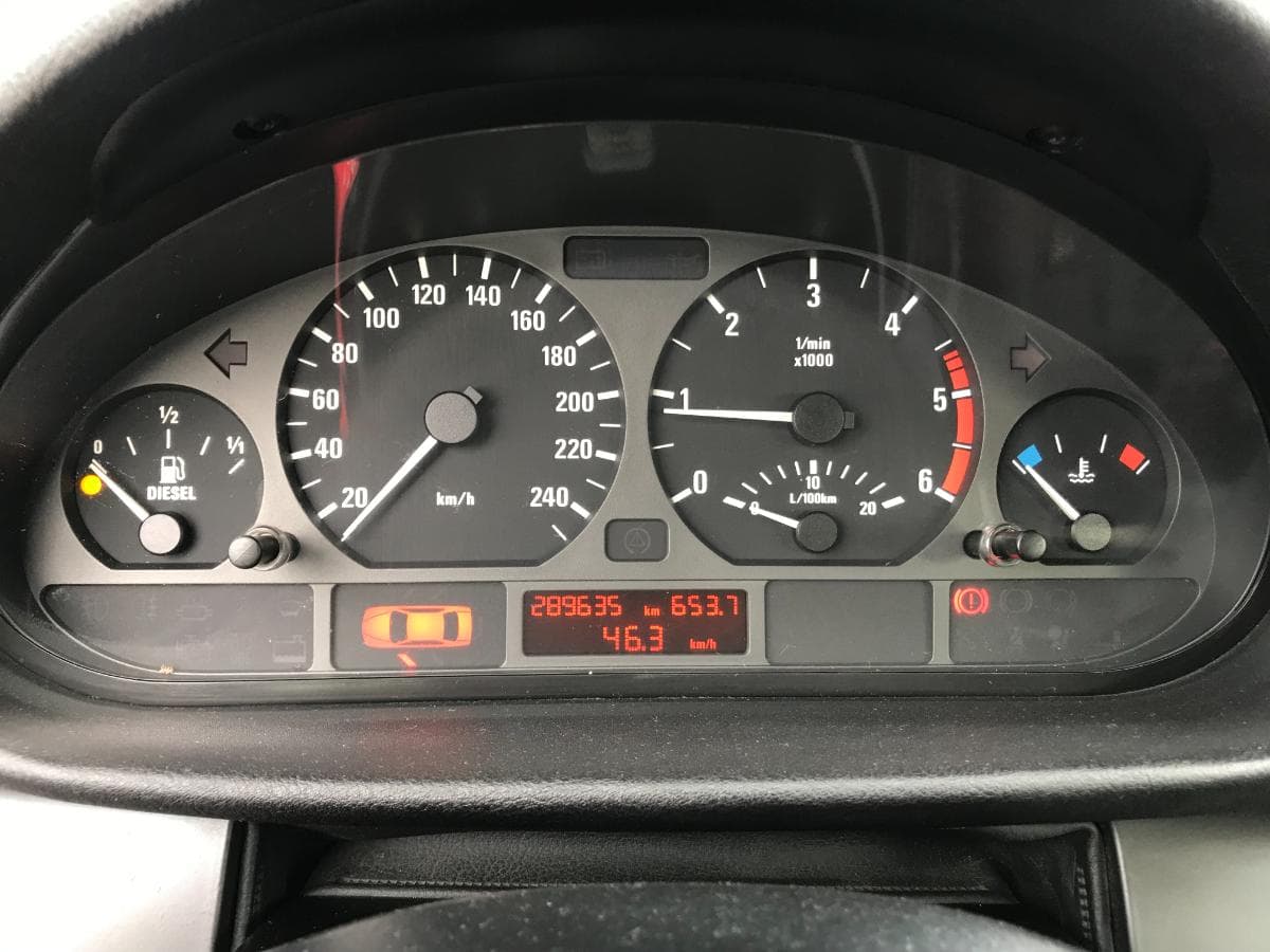 BMW 320D Touring · Ano 2001 — imagem 19