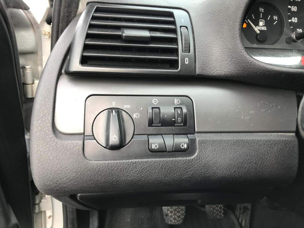 BMW 320D Touring · Ano 2001 — imagem 26