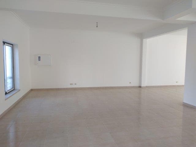 Loja · Porto de Mós — imagem 7
