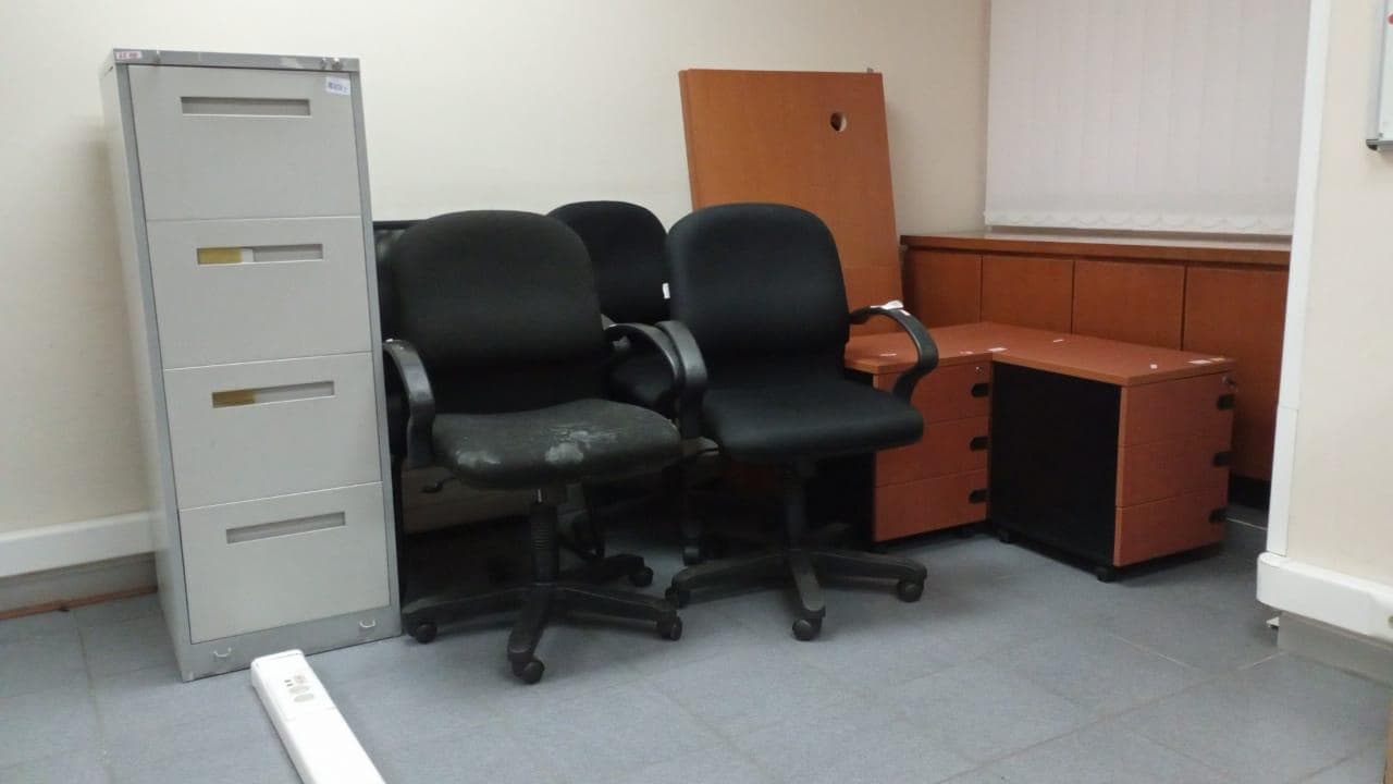 Mobiliário de escritório ·