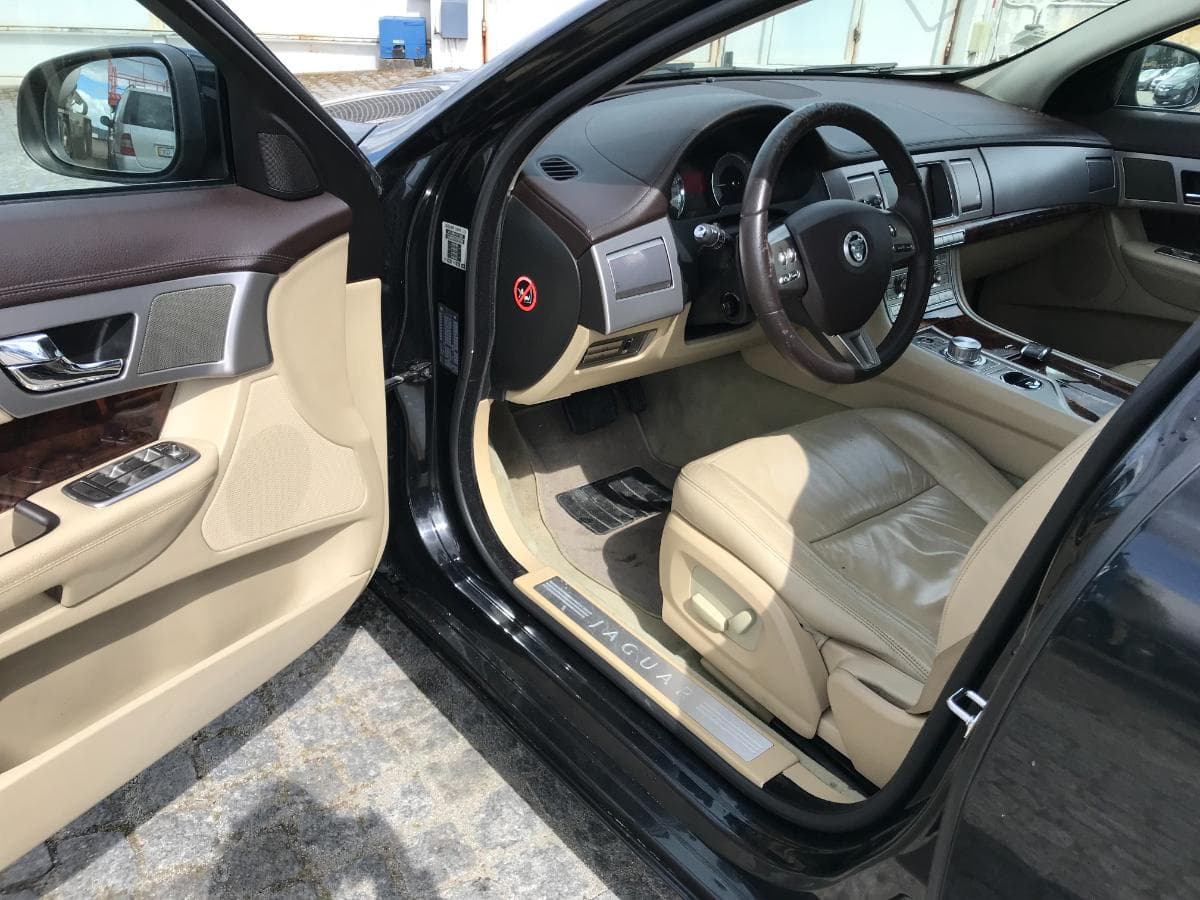 Jaguar XF 2.7D · Ano 2009 — image 22