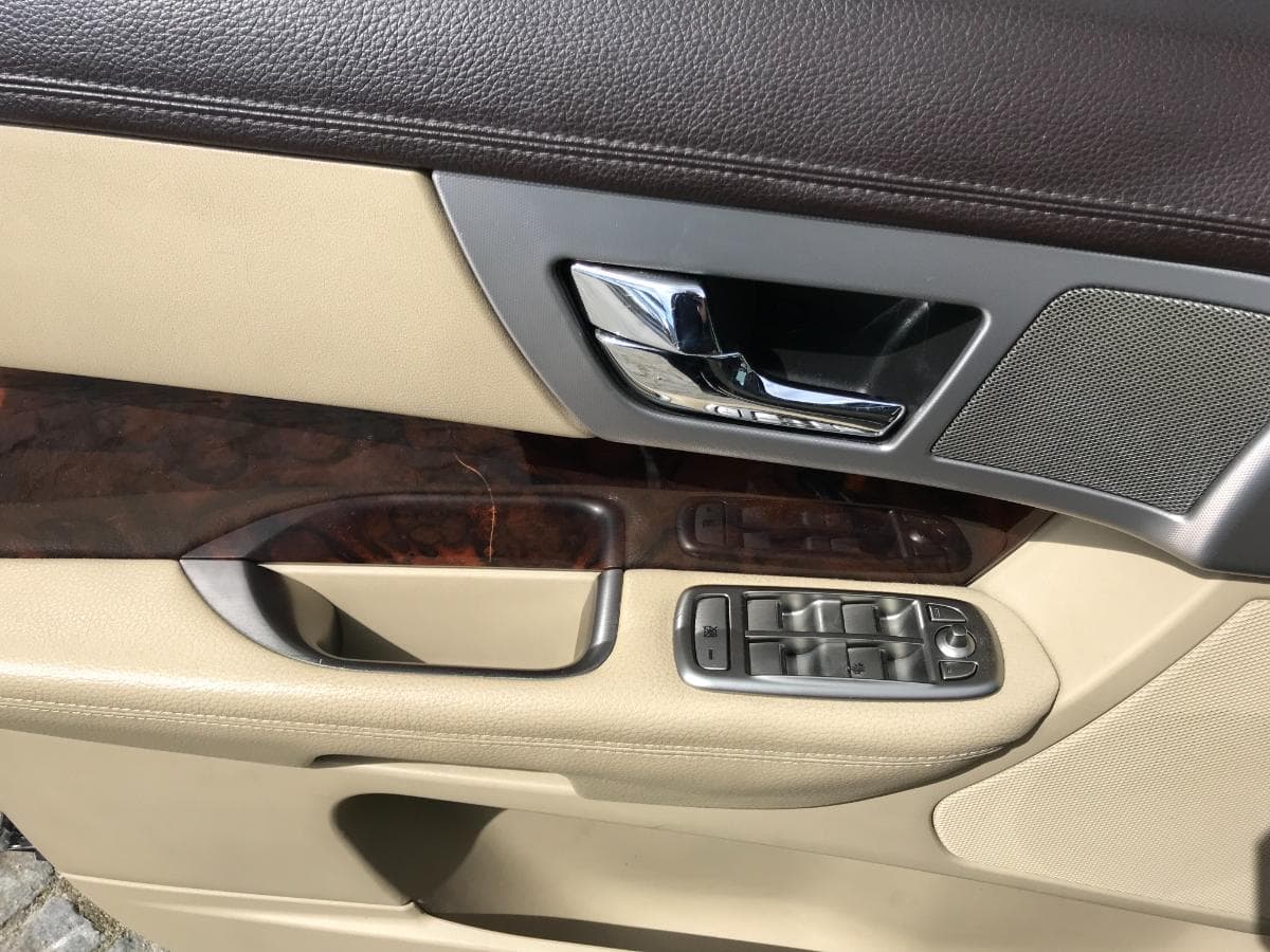 Jaguar XF 2.7D · Ano 2009 — image 28