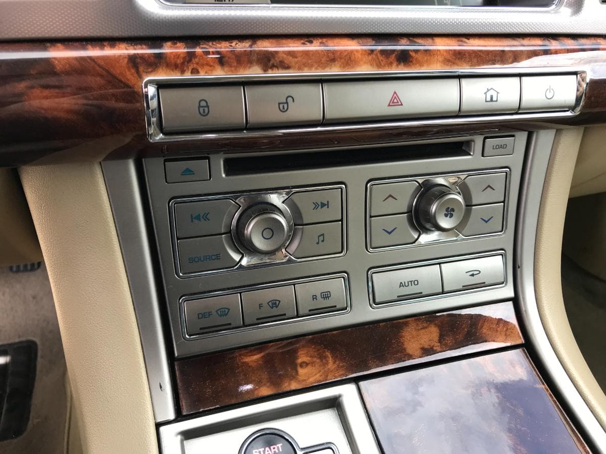 Jaguar XF 2.7D · Ano 2009 — image 30