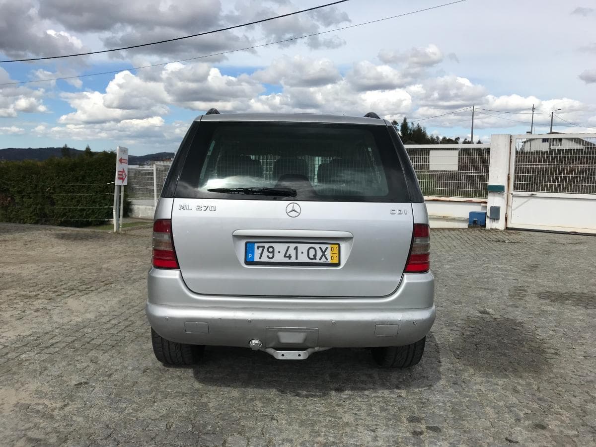 Mercedes-Benz ML 270 CDI · Ano 2001 — image 7