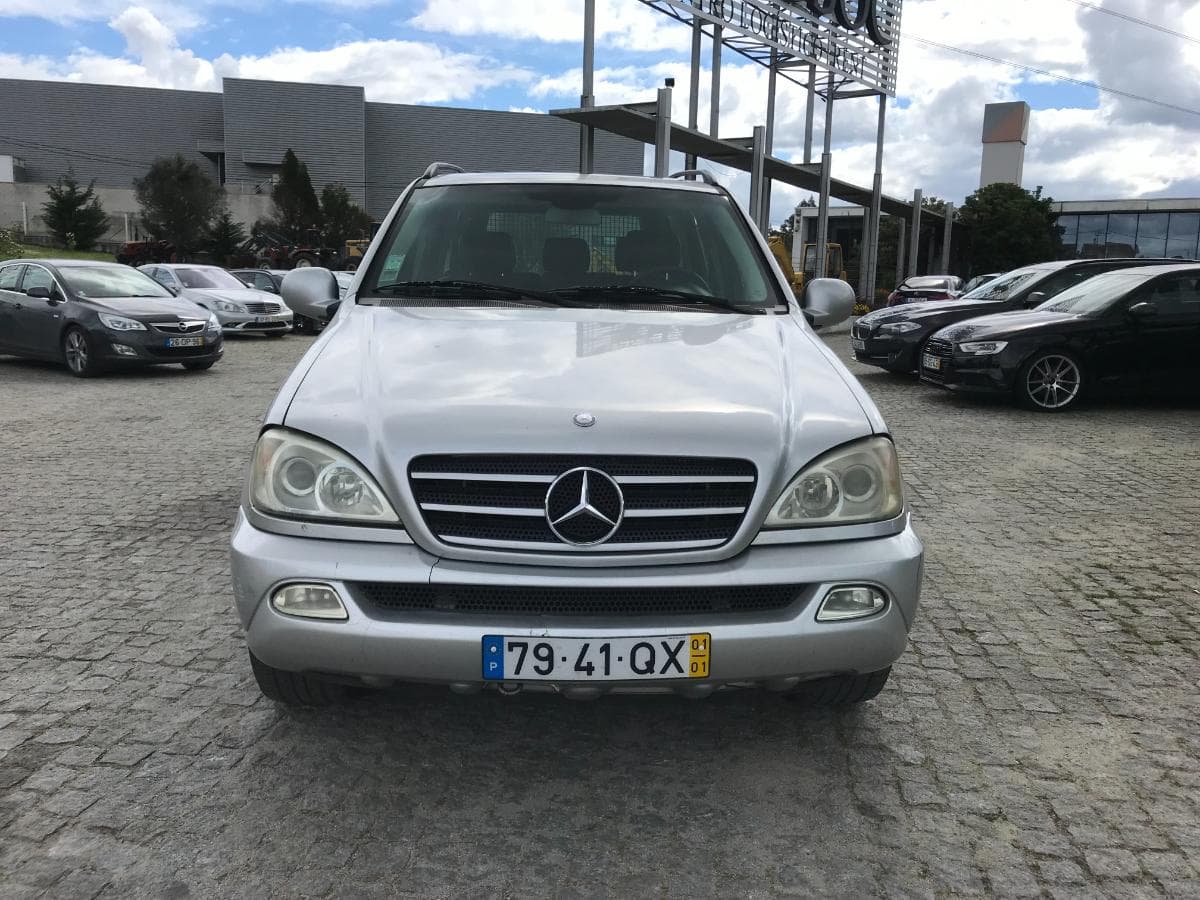 Mercedes-Benz ML 270 CDI · Ano 2001 — image 2
