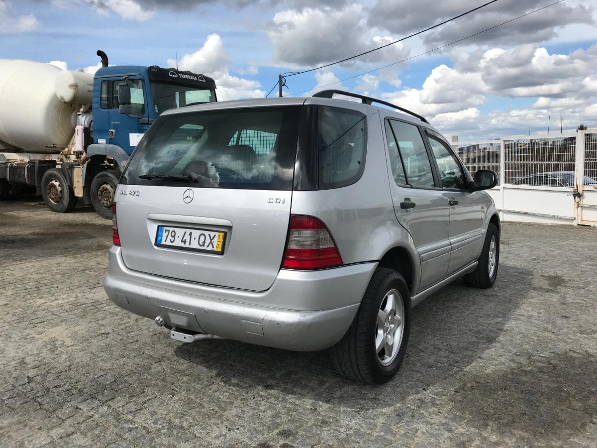 Mercedes-Benz ML 270 CDI · Ano 2001 — image 6