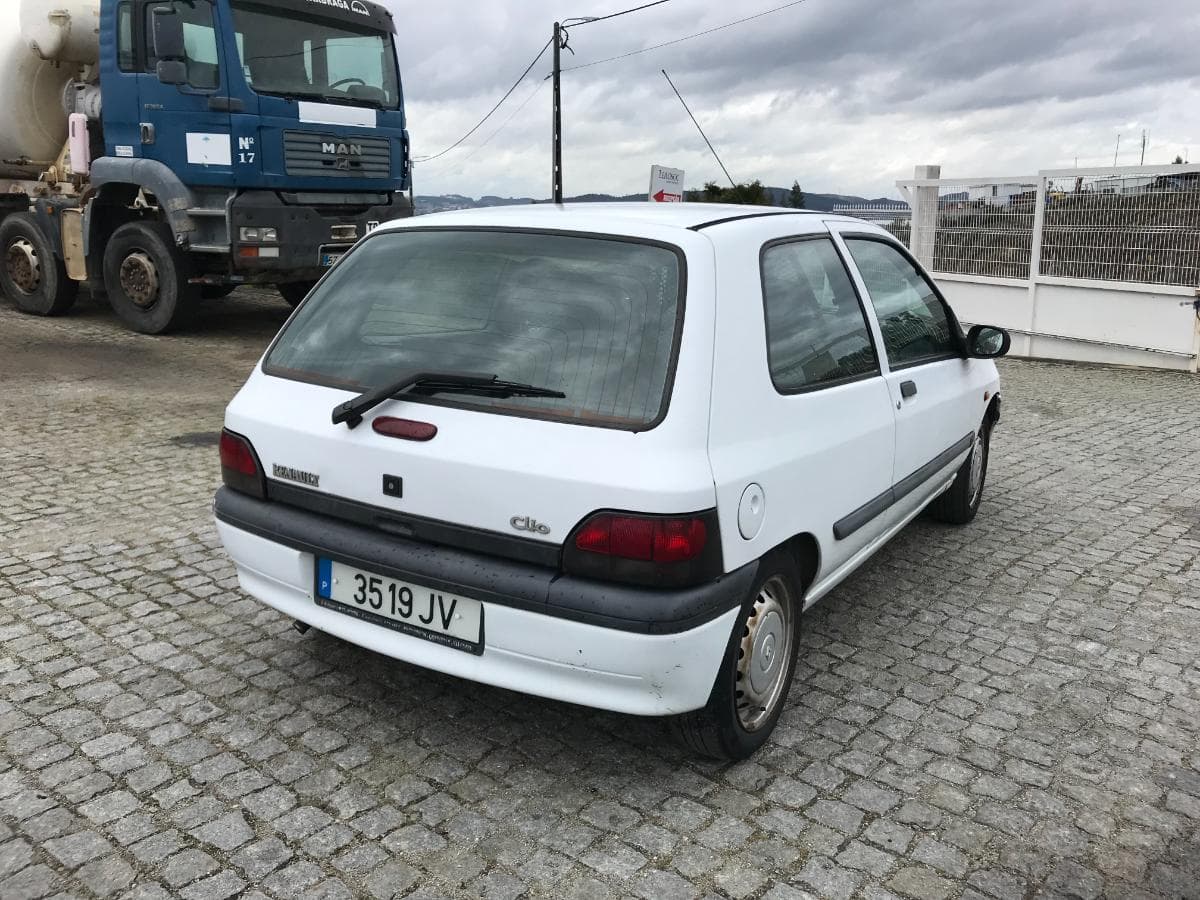 Renault Clio 1.9 D · Ano 1998 — imagen 6
