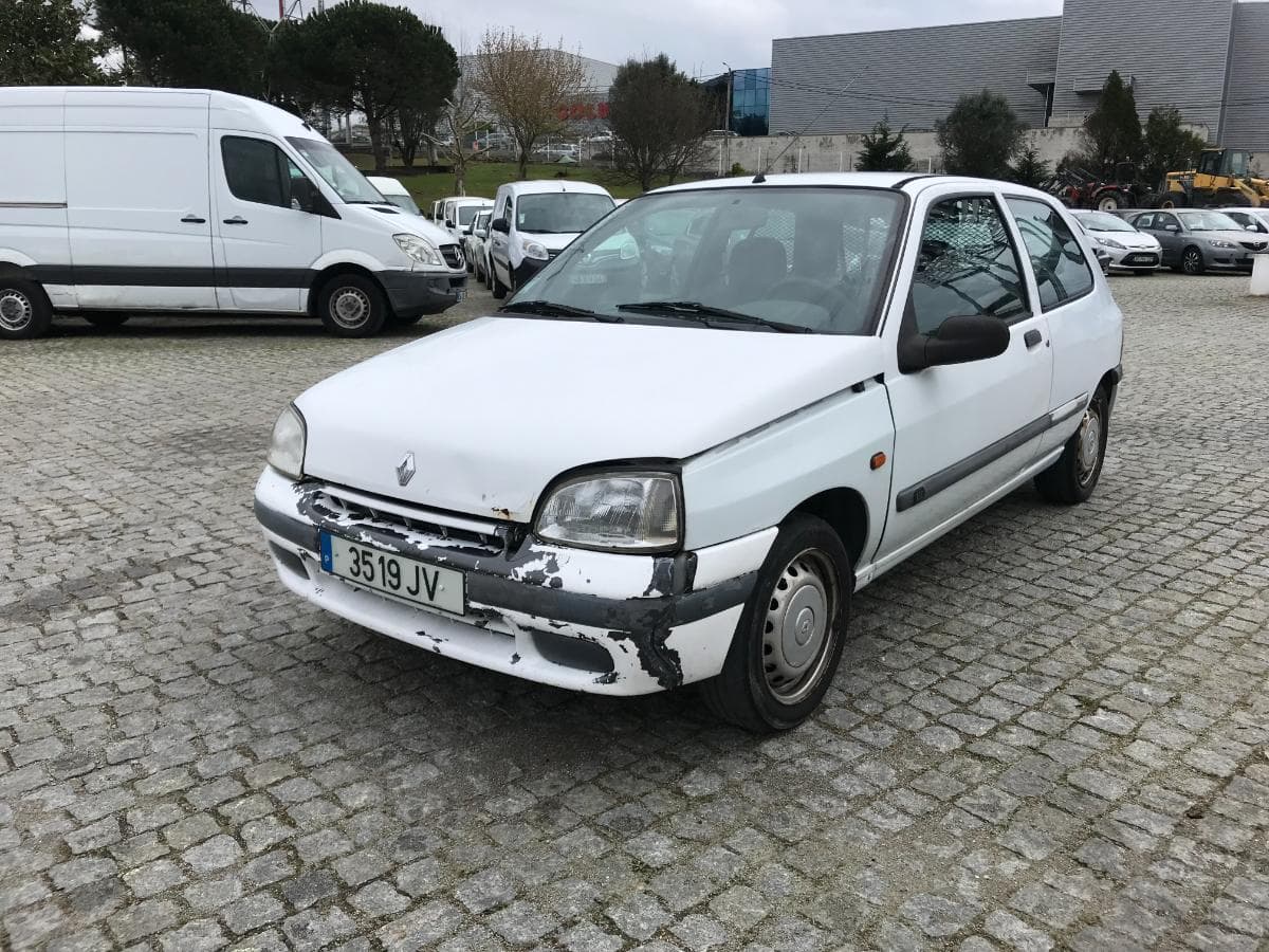 Renault Clio 1.9 D · Ano 1998 — imagen 5