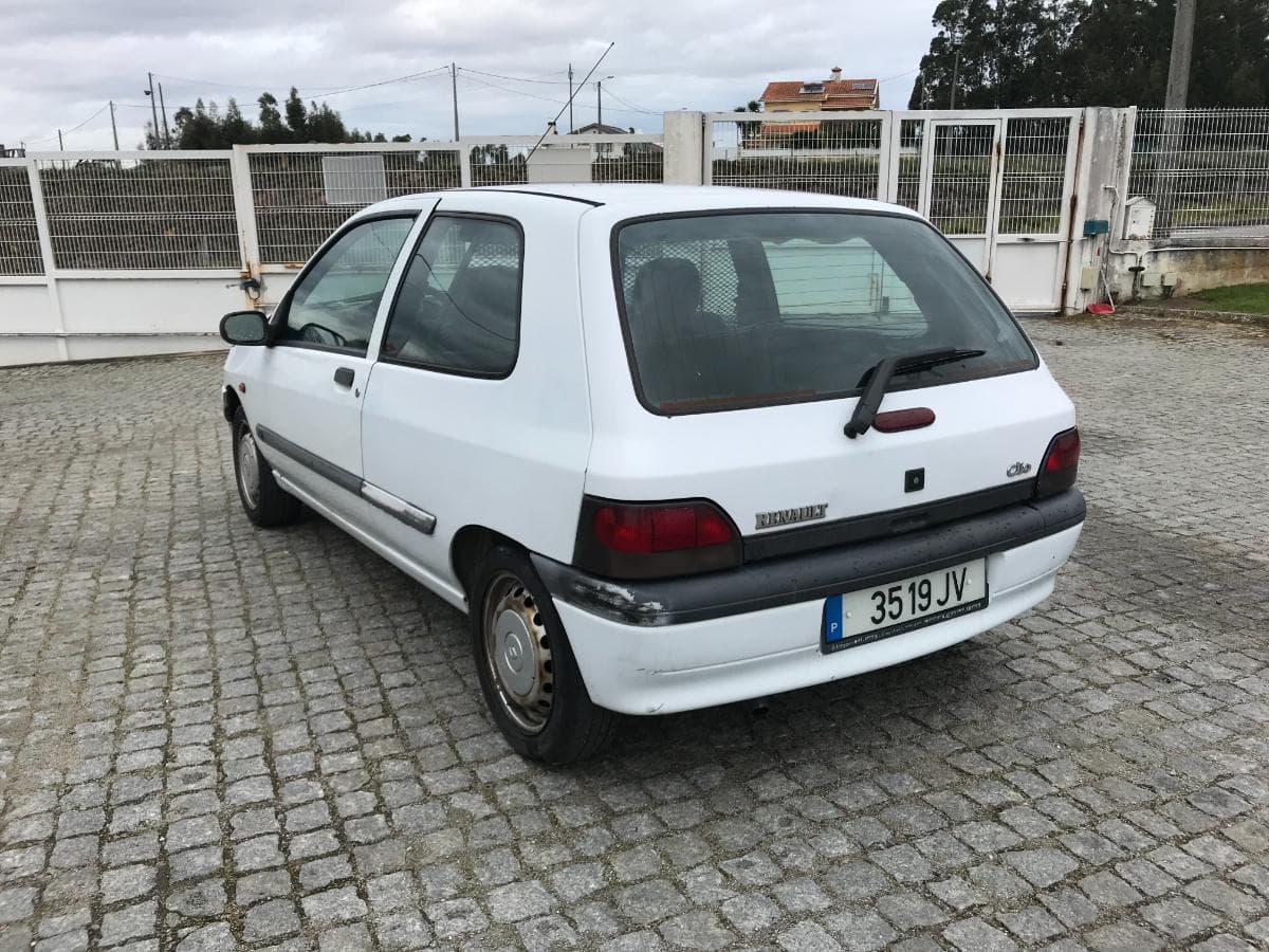 Renault Clio 1.9 D · Ano 1998 — imagen 10