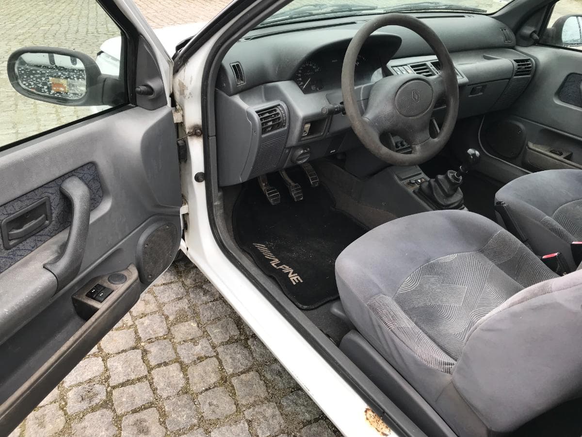 Renault Clio 1.9 D · Ano 1998 — imagen 17