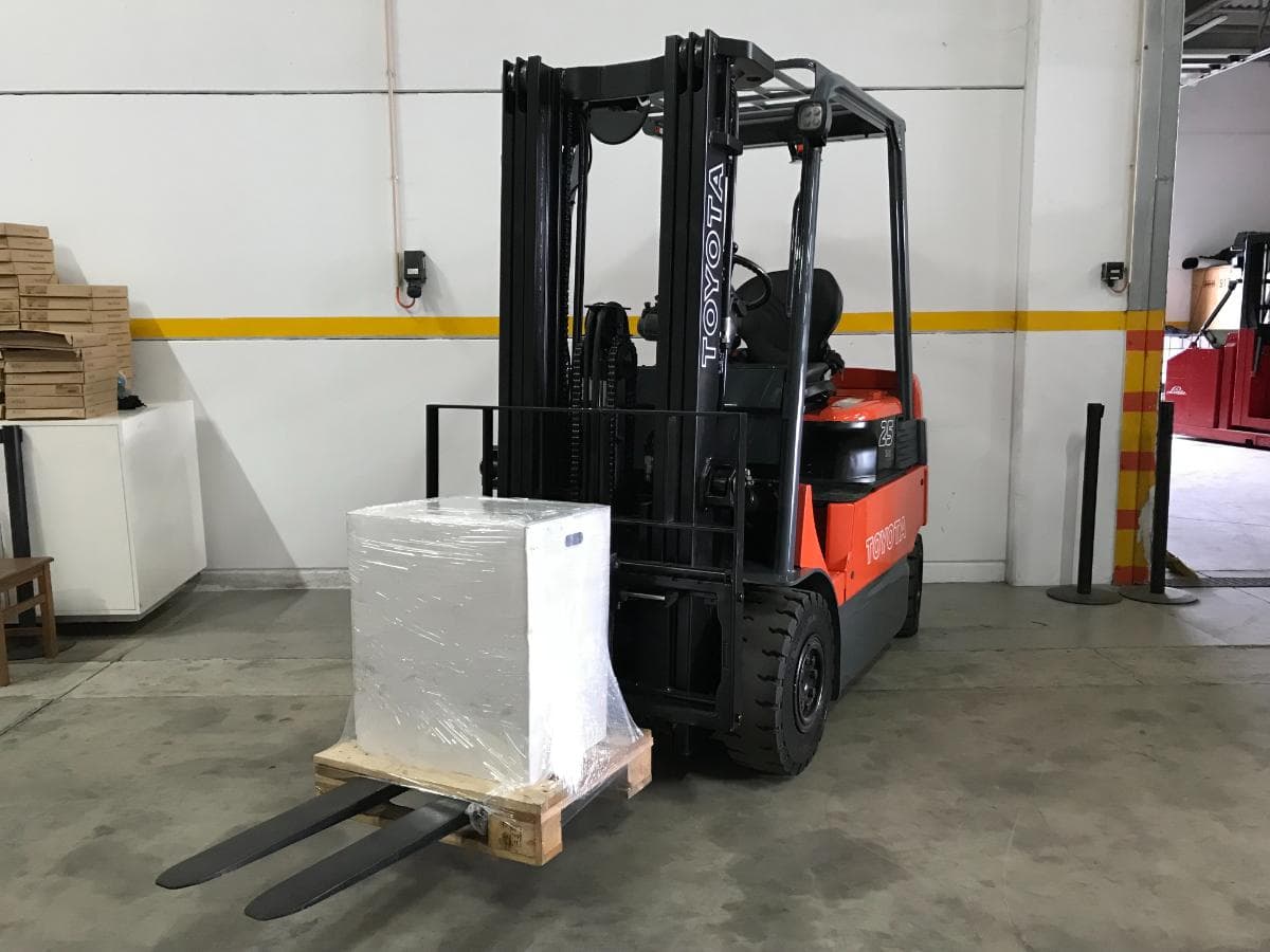 Empilhador Elétrico Toyota 2500kg — image 2