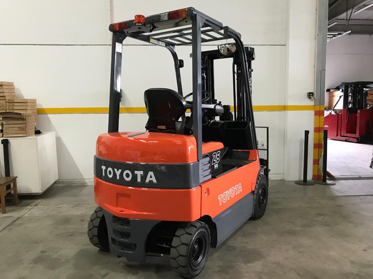 Empilhador Elétrico Toyota 2500kg — image 3