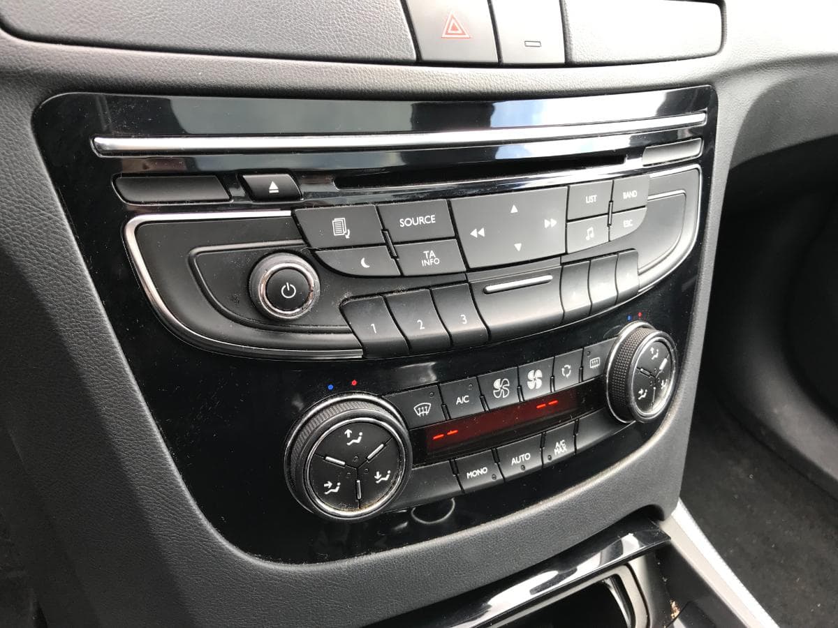 Peugeot 508 SW 1.6HDI · Ano 2011 — imagem 23