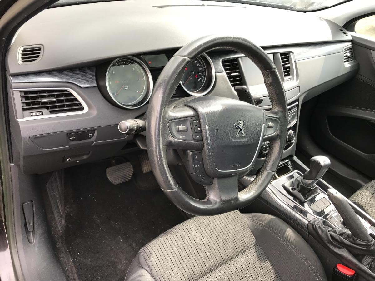 Peugeot 508 SW 1.6HDI · Ano 2011 — imagem 25
