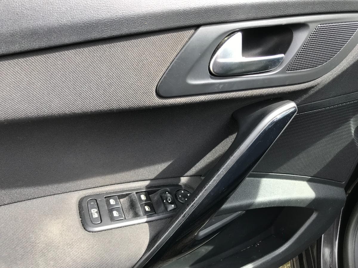 Peugeot 508 SW 1.6HDI · Ano 2011 — imagem 27
