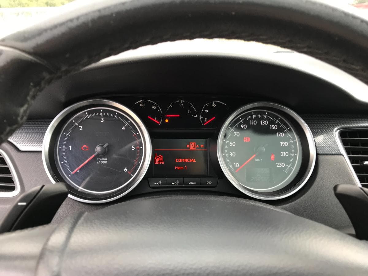 Peugeot 508 SW 1.6HDI · Ano 2011 — imagem 29