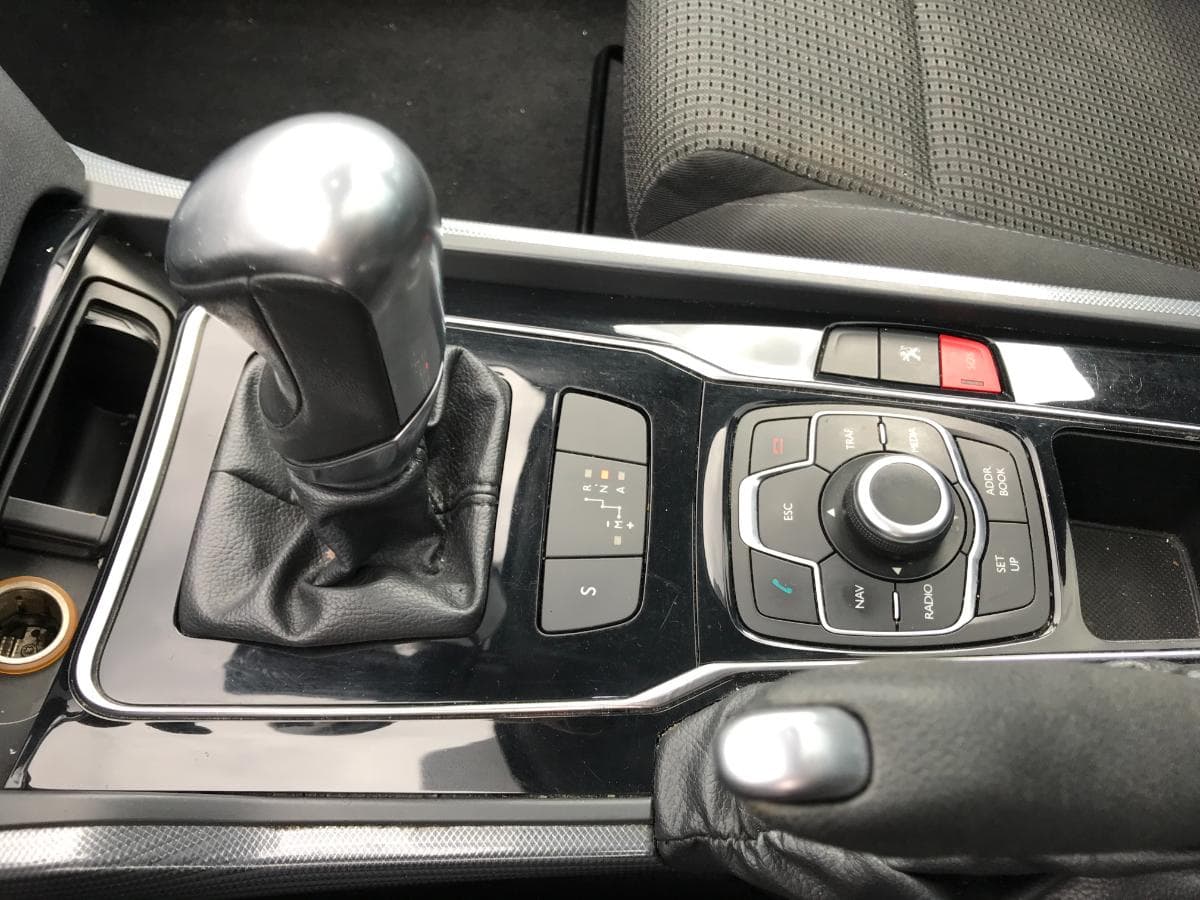 Peugeot 508 SW 1.6HDI · Ano 2011 — imagem 30