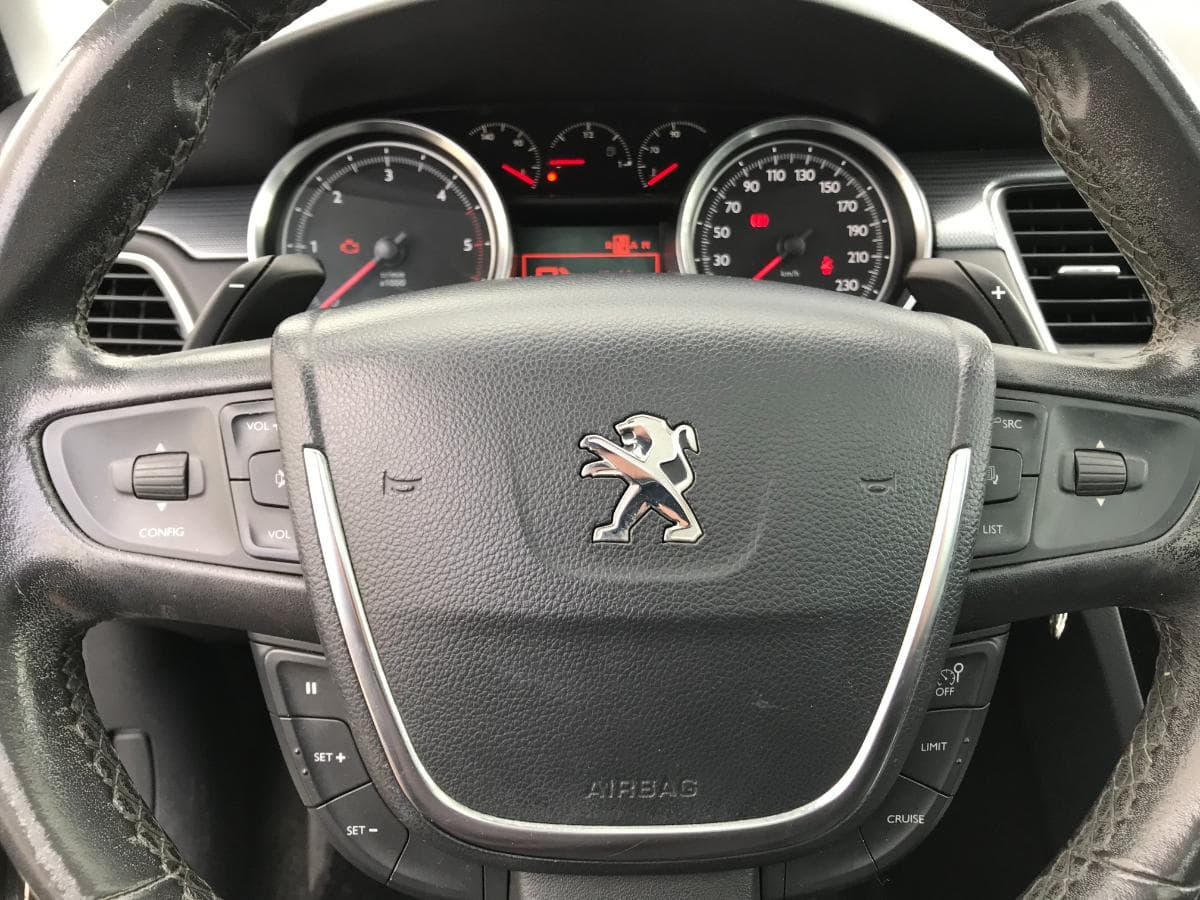 Peugeot 508 SW 1.6HDI · Ano 2011 — imagem 32