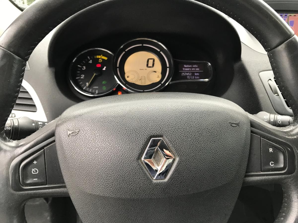 Renault Mégane 1.5DCI · Ano 2010 — imagem 32