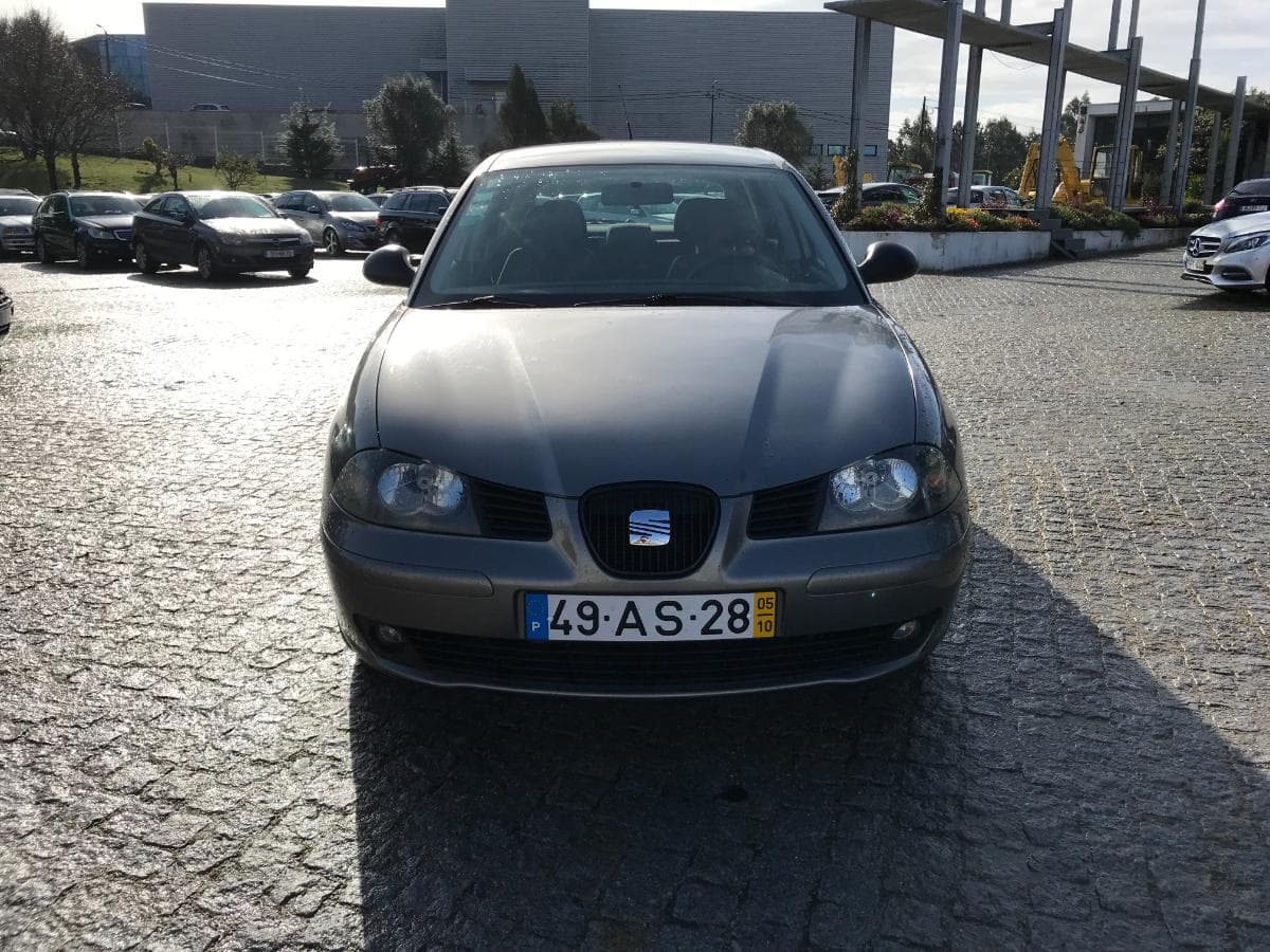 Seat Ibiza 1.4TDI · Ano 2005 — imagem 2