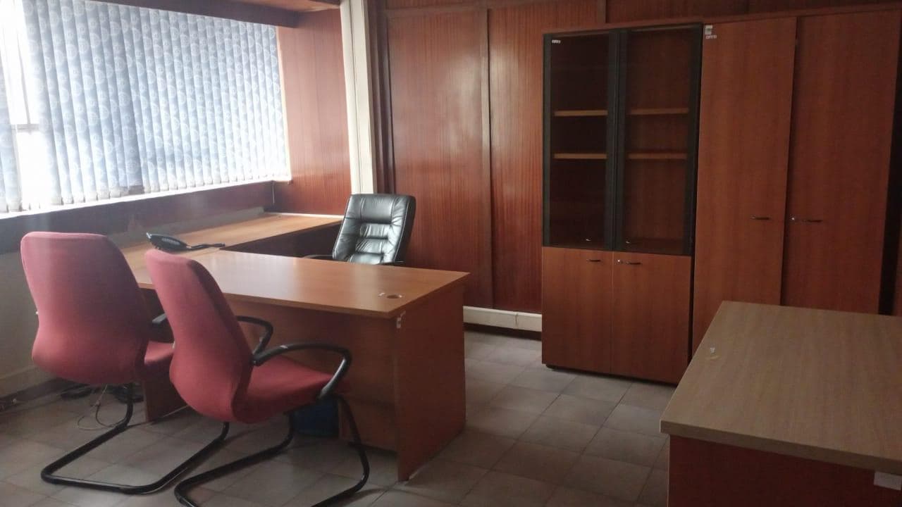 Mobiliario de oficina ·