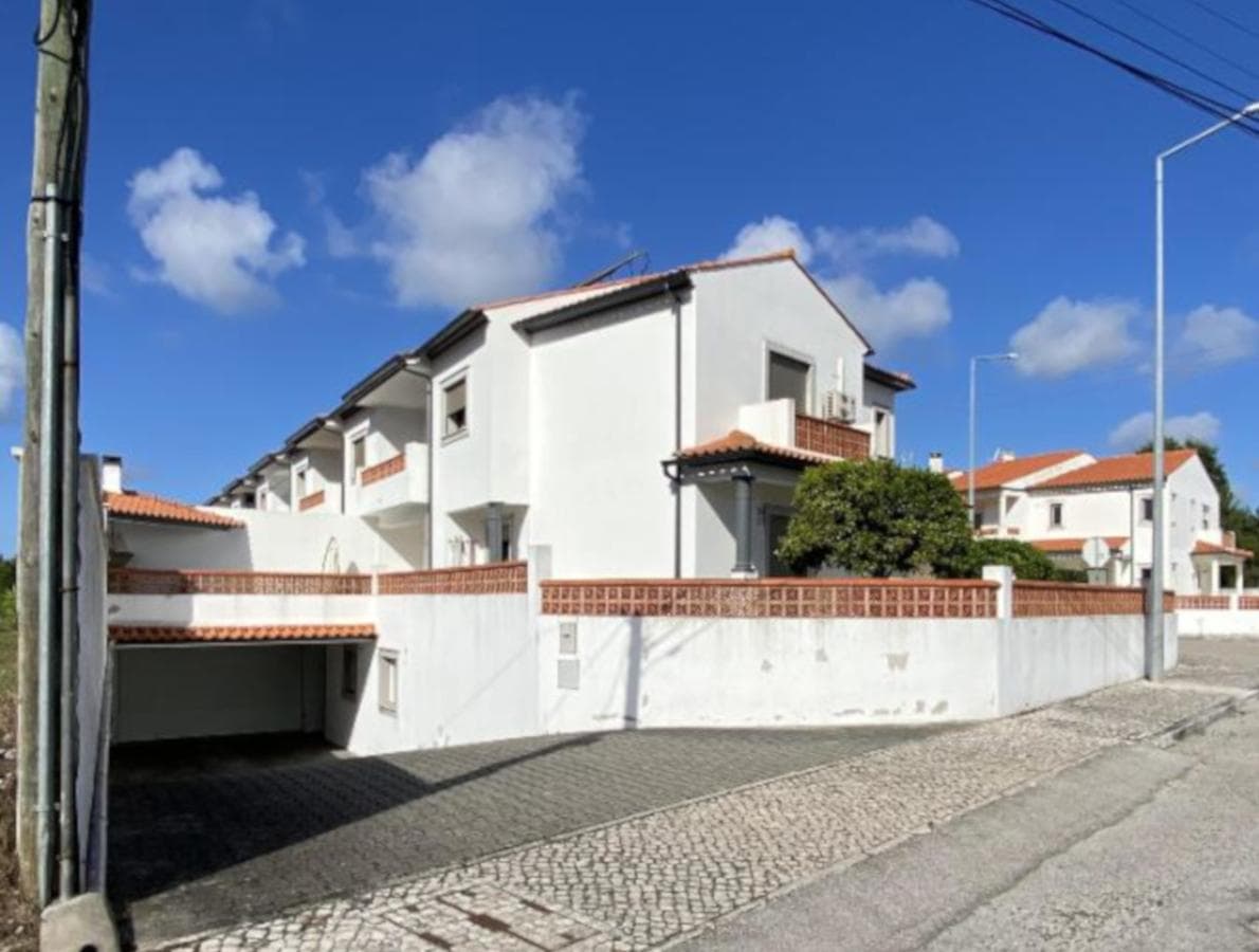 Moradia V4 com Garagem · Marinha Grande — imagem 1