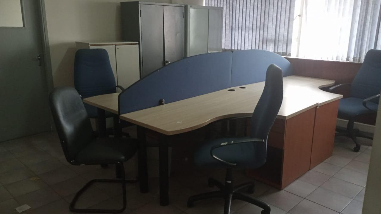 Mobiliario de oficina ·