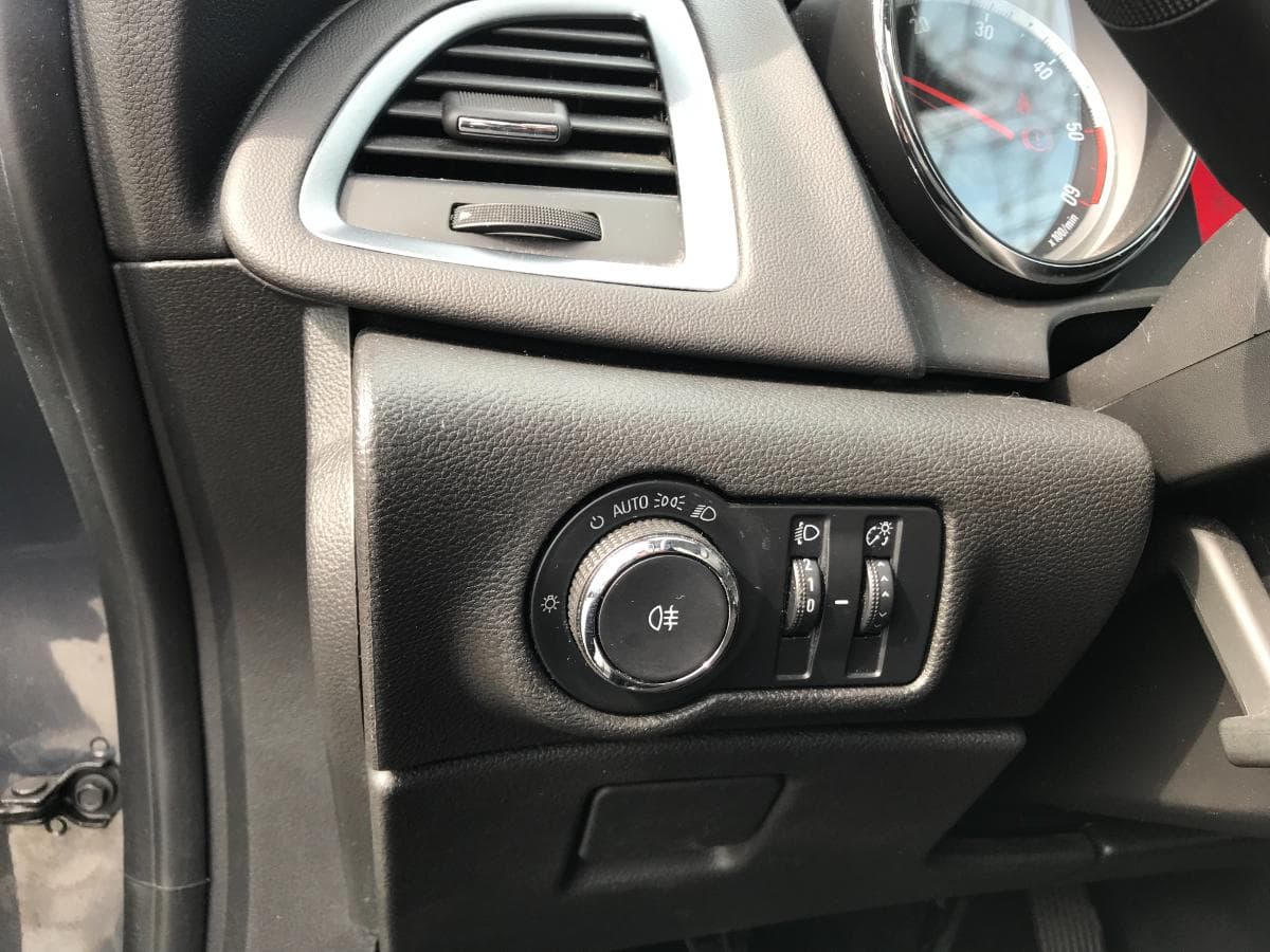 Opel Astra 1.6 CDTI · Ano 2015 — imagen 21