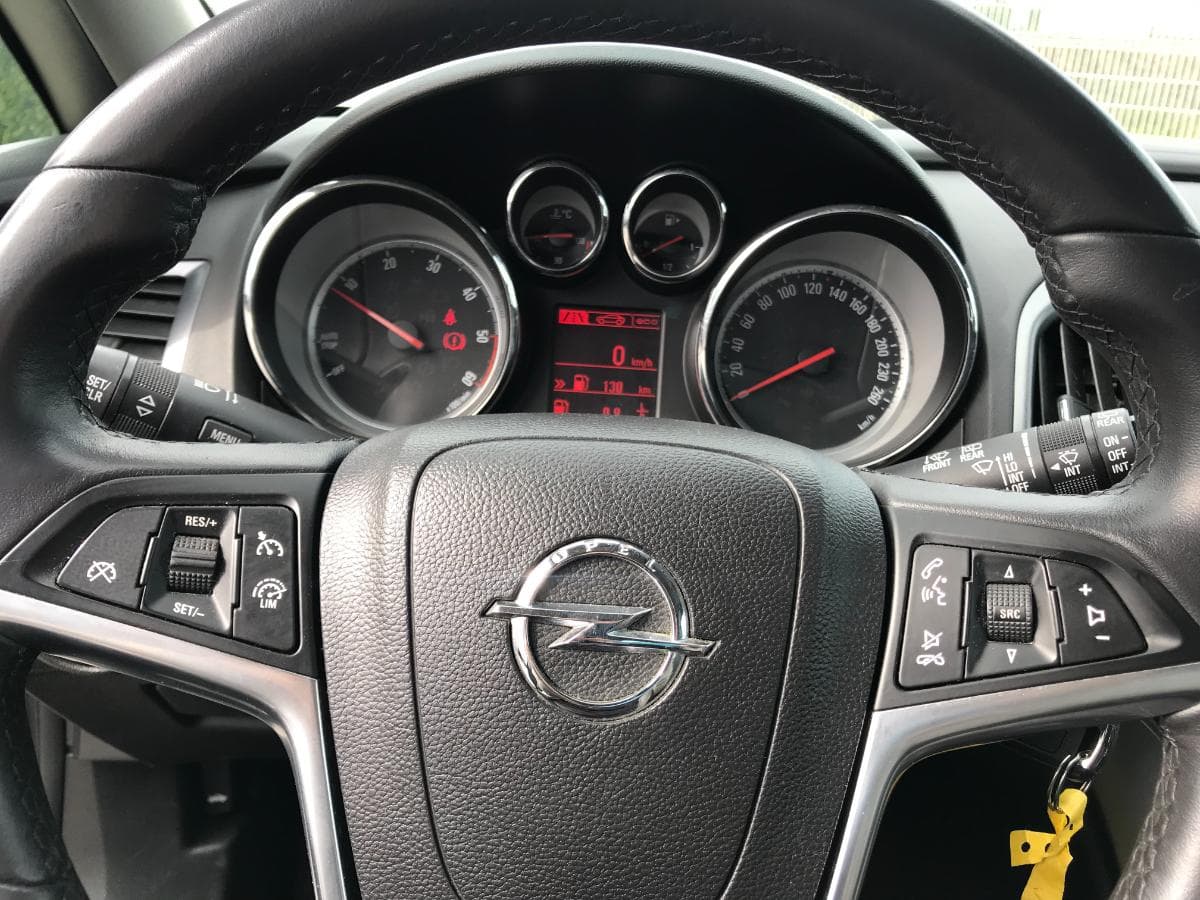 Opel Astra 1.6 CDTI · Ano 2015 — imagen 28