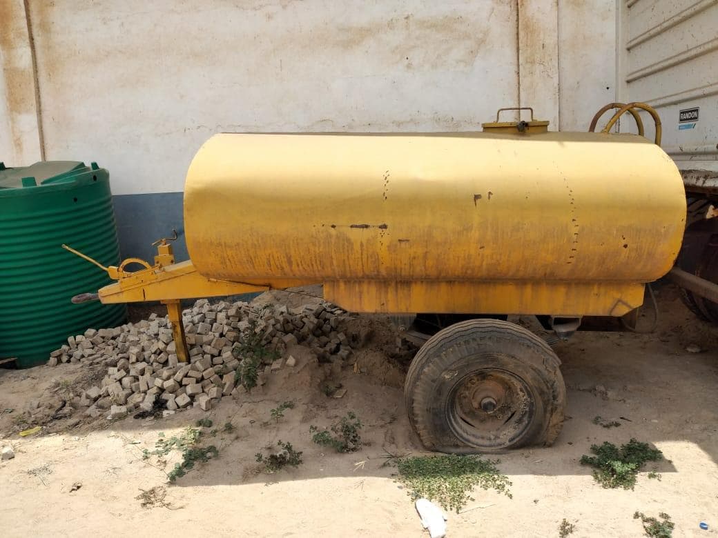 Depósito Metálico c/ Atrelado 3 500L — imagen 2
