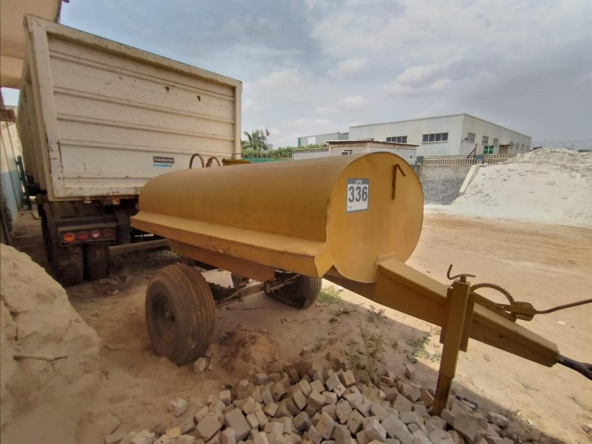 Depósito Metálico c/ Atrelado 3 500L — imagen 3