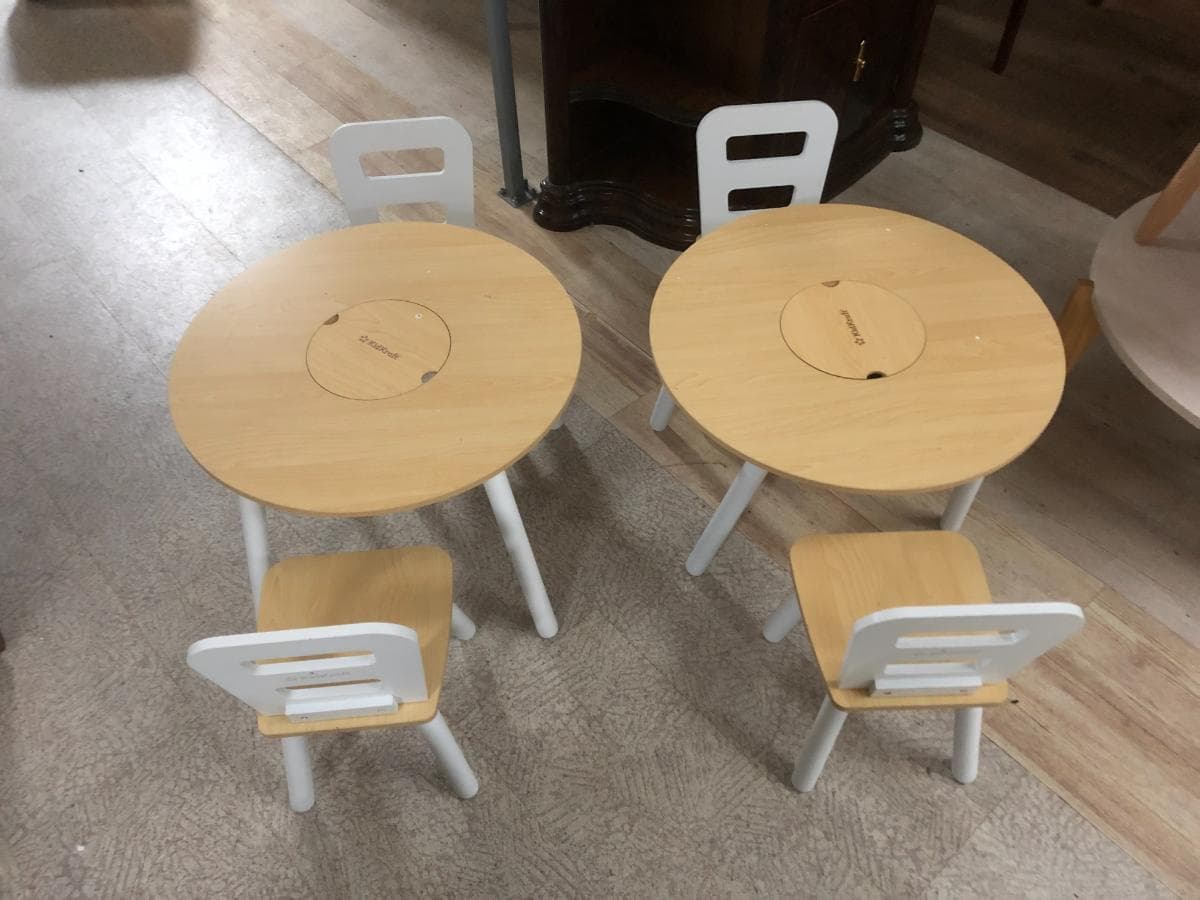 Mesa e cadeiras