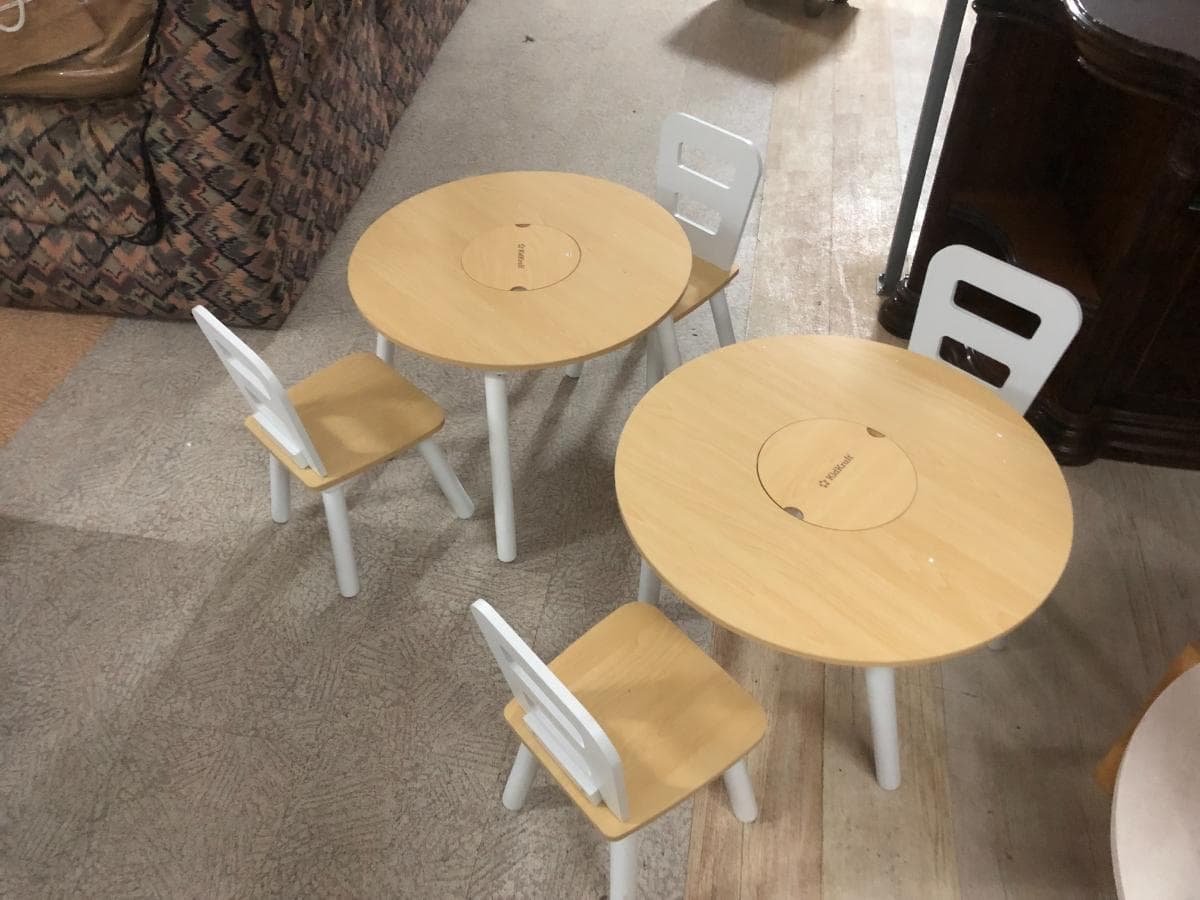 Mesa e cadeiras — image 3