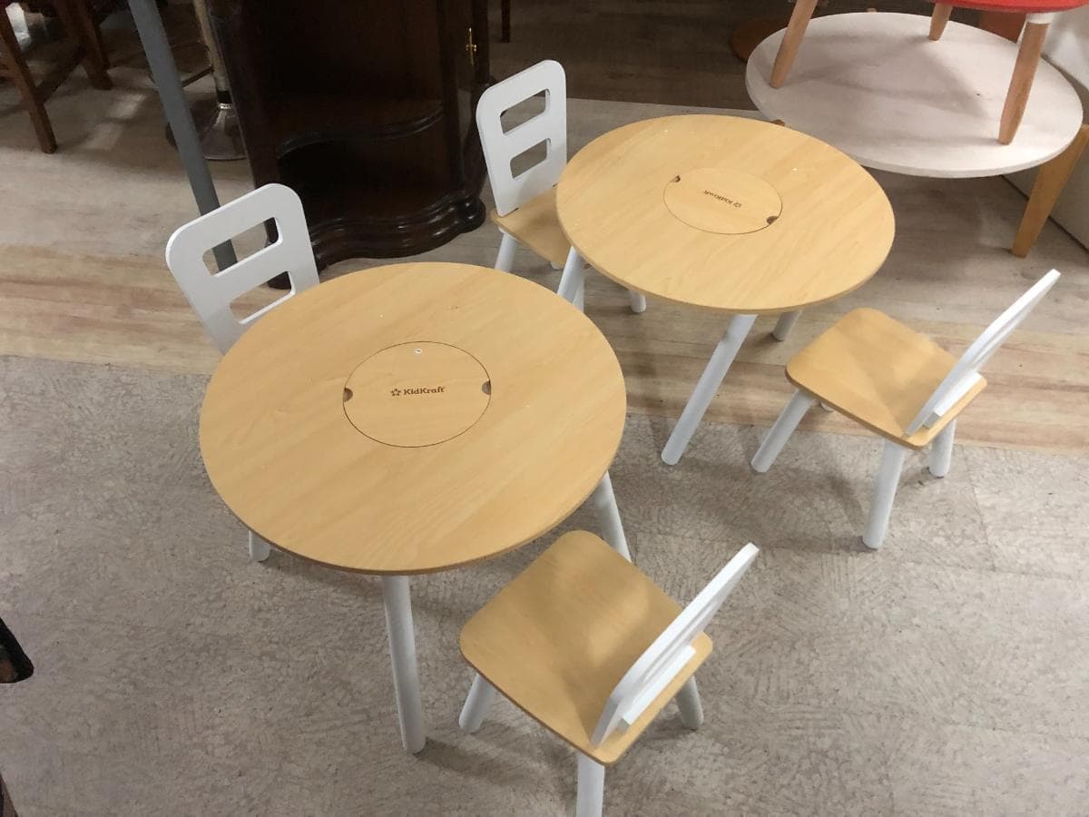 Mesa e cadeiras — image 2