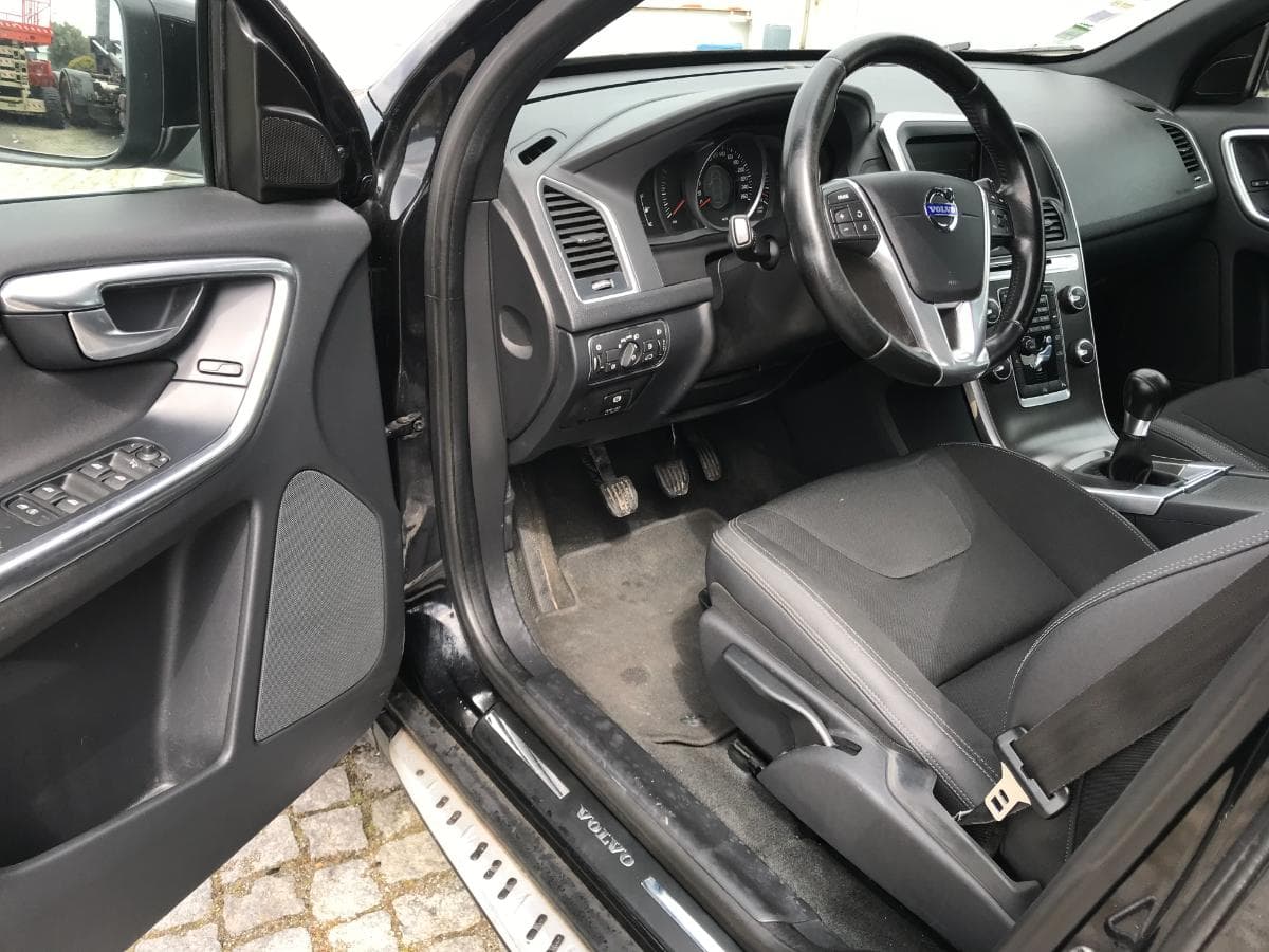 Volvo XC60 2.0D4 · Motor 5 Cilindros · Ano 2013 — imagem 15