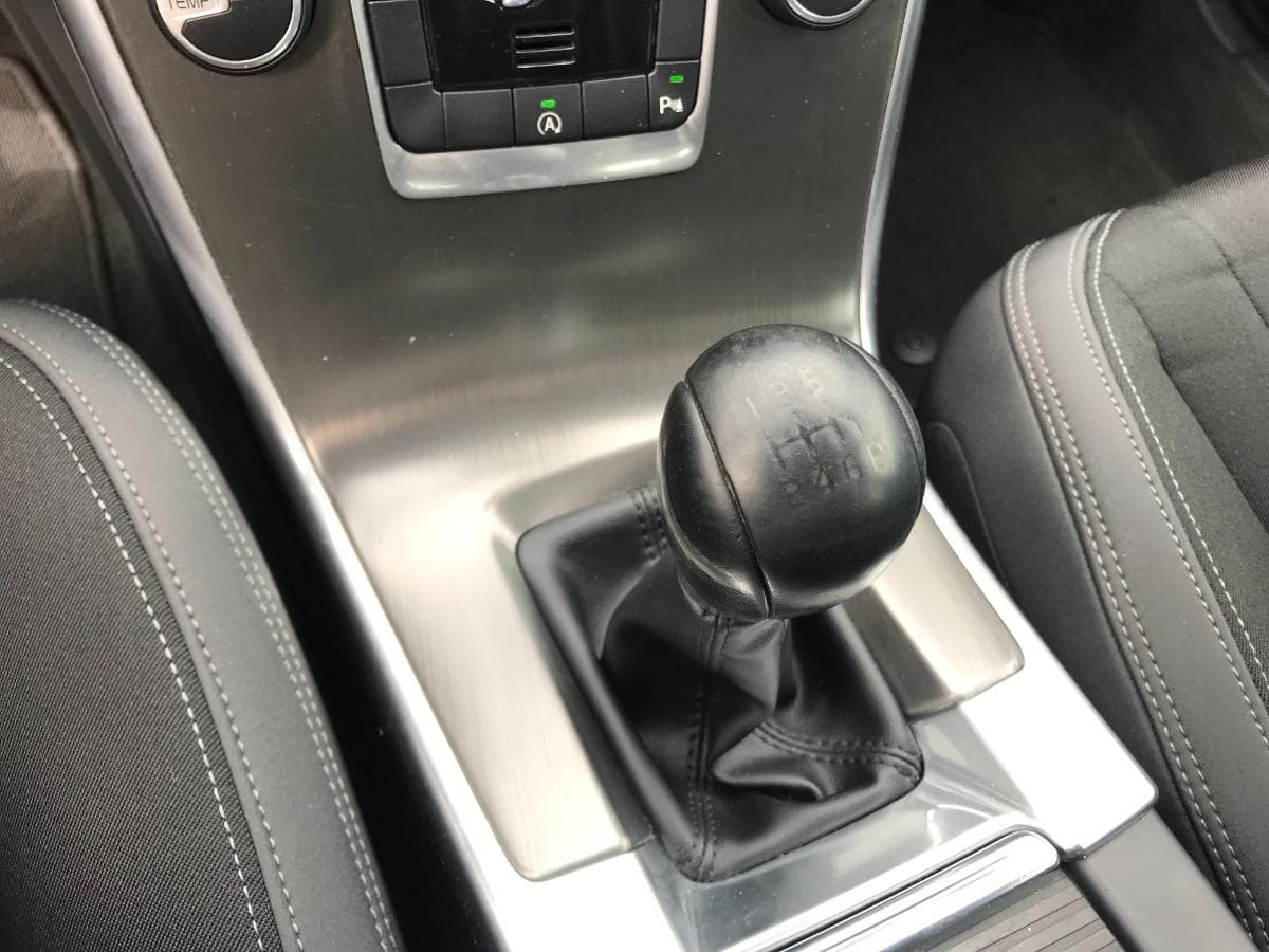 Volvo XC60 2.0D4 · Motor 5 Cilindros · Ano 2013 — imagem 17