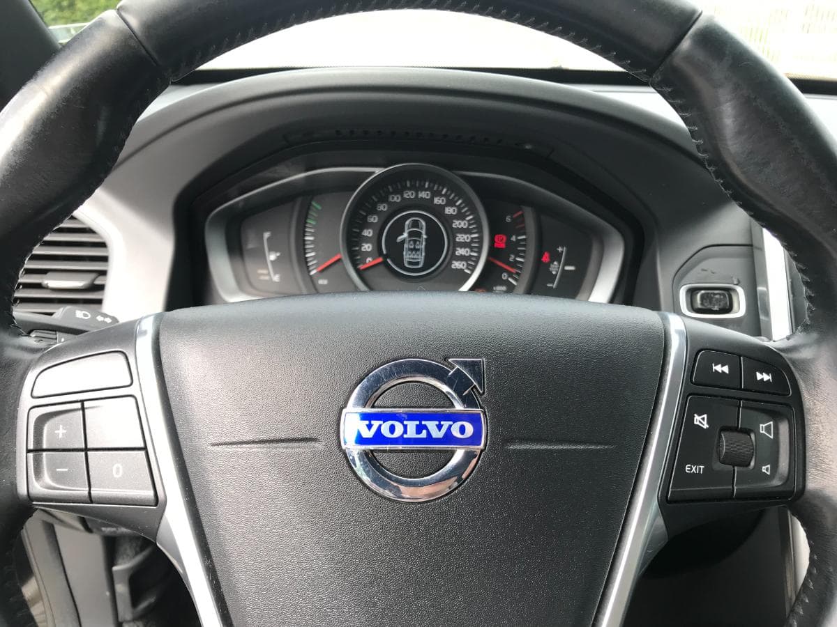 Volvo XC60 2.0D4 · Motor 5 Cilindros · Ano 2013 — imagem 25