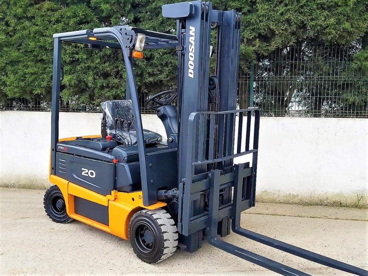 Empilhador Elétrico Doosan