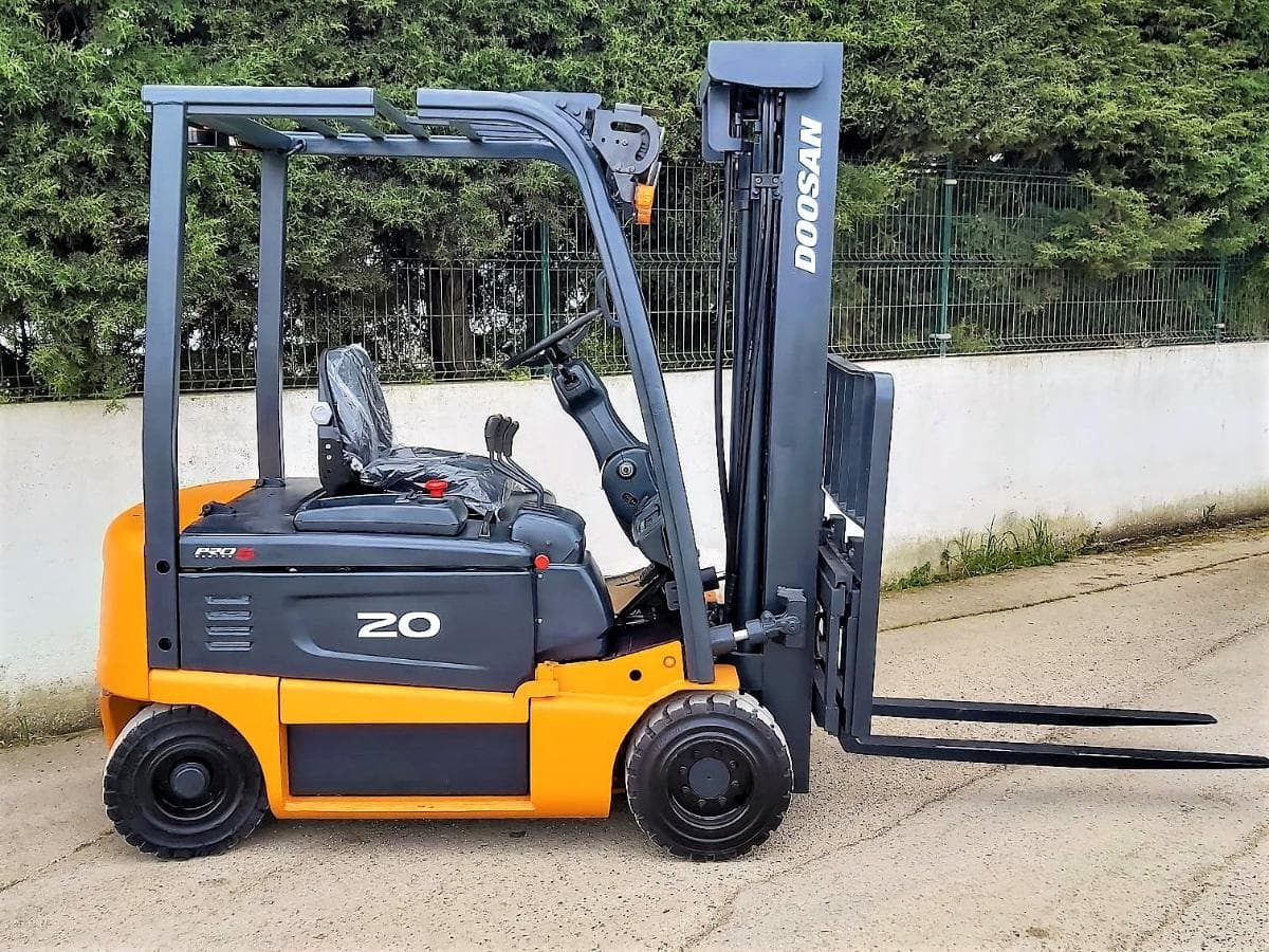 Empilhador Elétrico Doosan — image 2