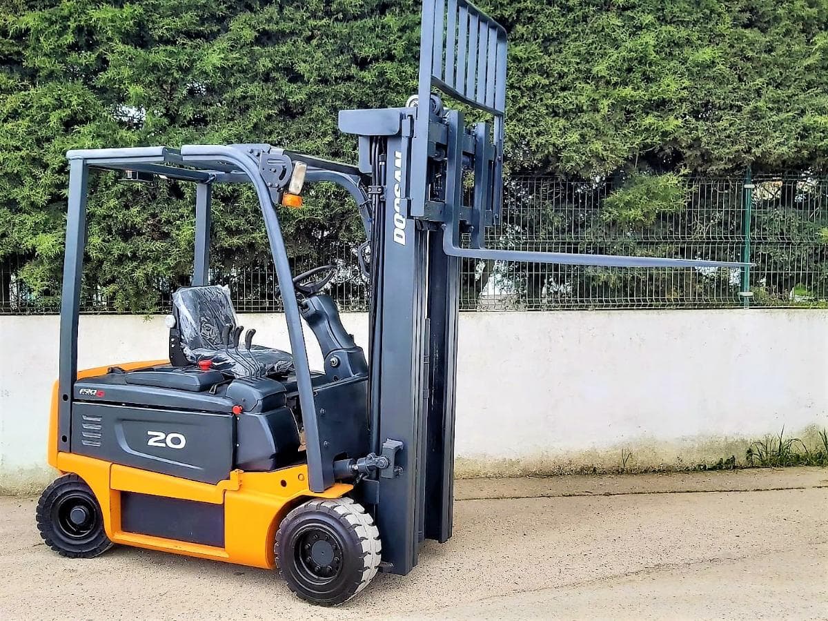 Empilhador Elétrico Doosan — image 3
