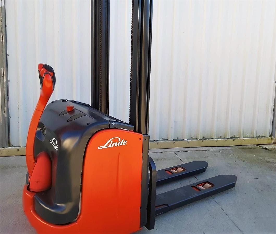Porta paletes Stacker Linde